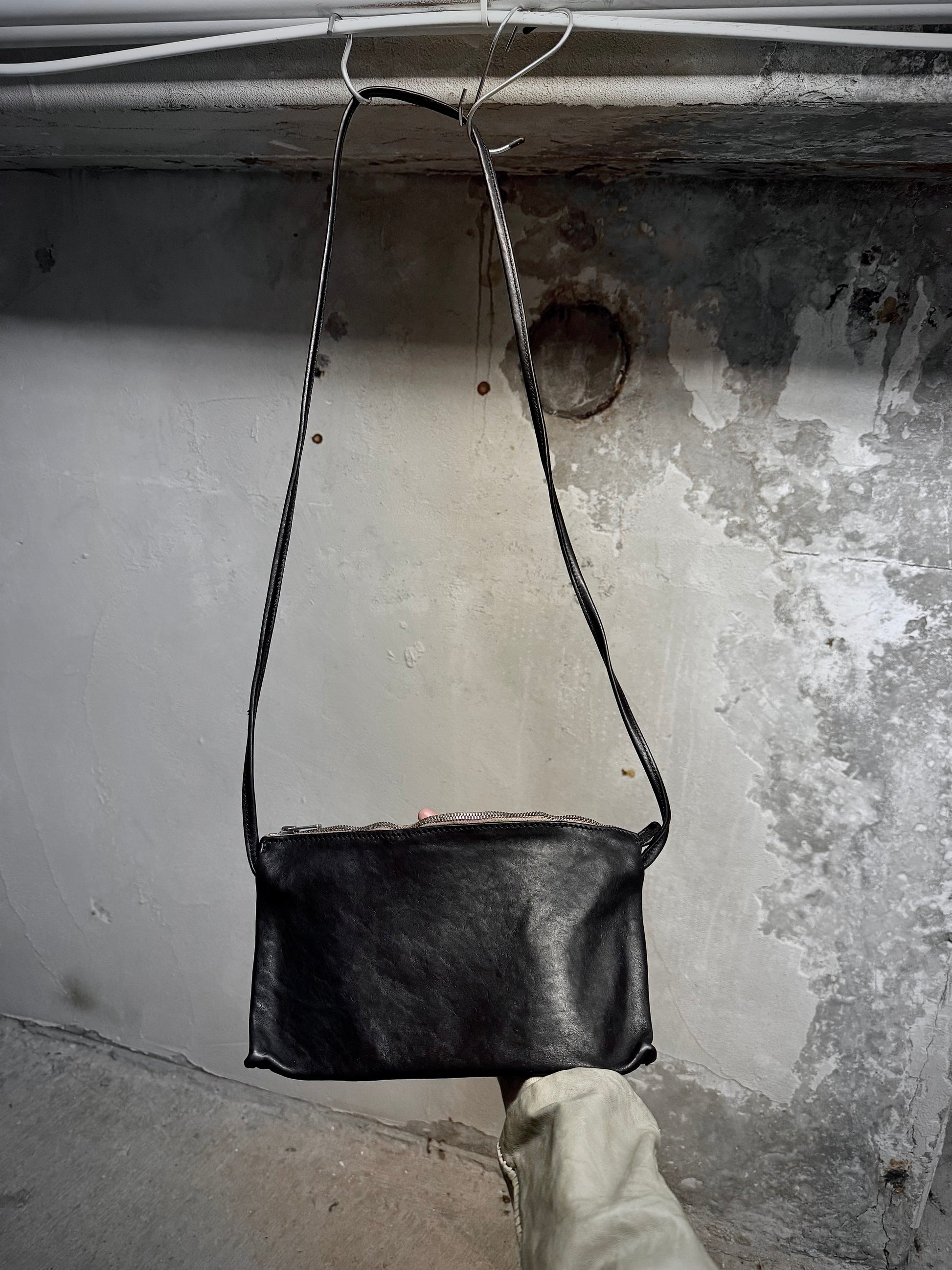 Guidi 'CLT01' Zipped Soft Horse Leather Cross Body Purse detail | DRIEW GARMENTS
