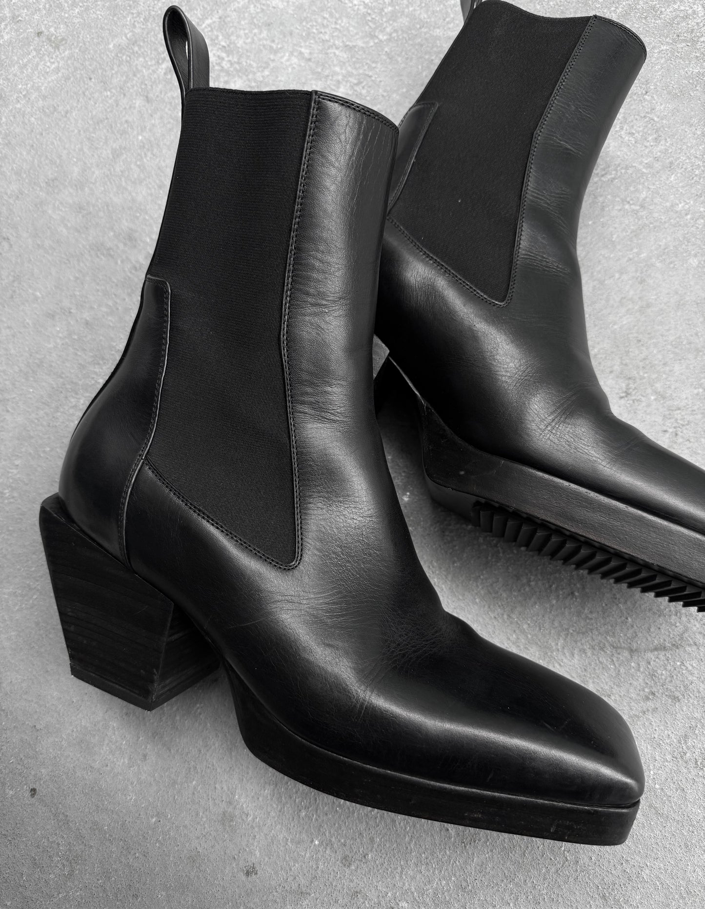 Rick Owens SS22 "FOGACHINE" Heeled Sliver Calf Leather Chelsea Boots detail | DRIEW GARMENTS