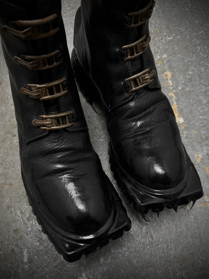 Carol Christian Poell ‘AM/2759SP-IN CORSS-PTC/010B’ Horse Leather Prosthetic Buckle Drip Boots detail | DRIEW GARMENTS