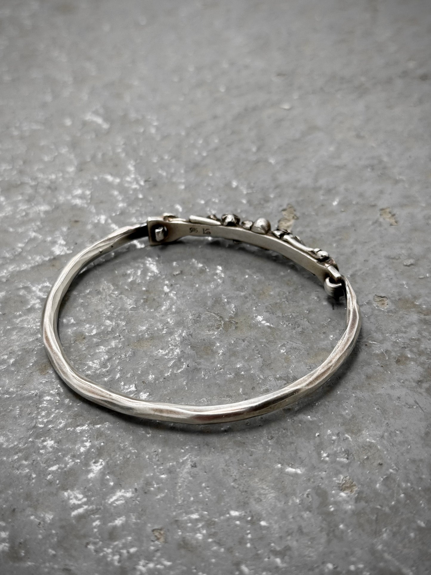 WERKSTATT:MÜNCHEN 2010s .925 Silver Skull & Bones Hook Bracelet (Older Model) detail | DRIEW GARMENTS