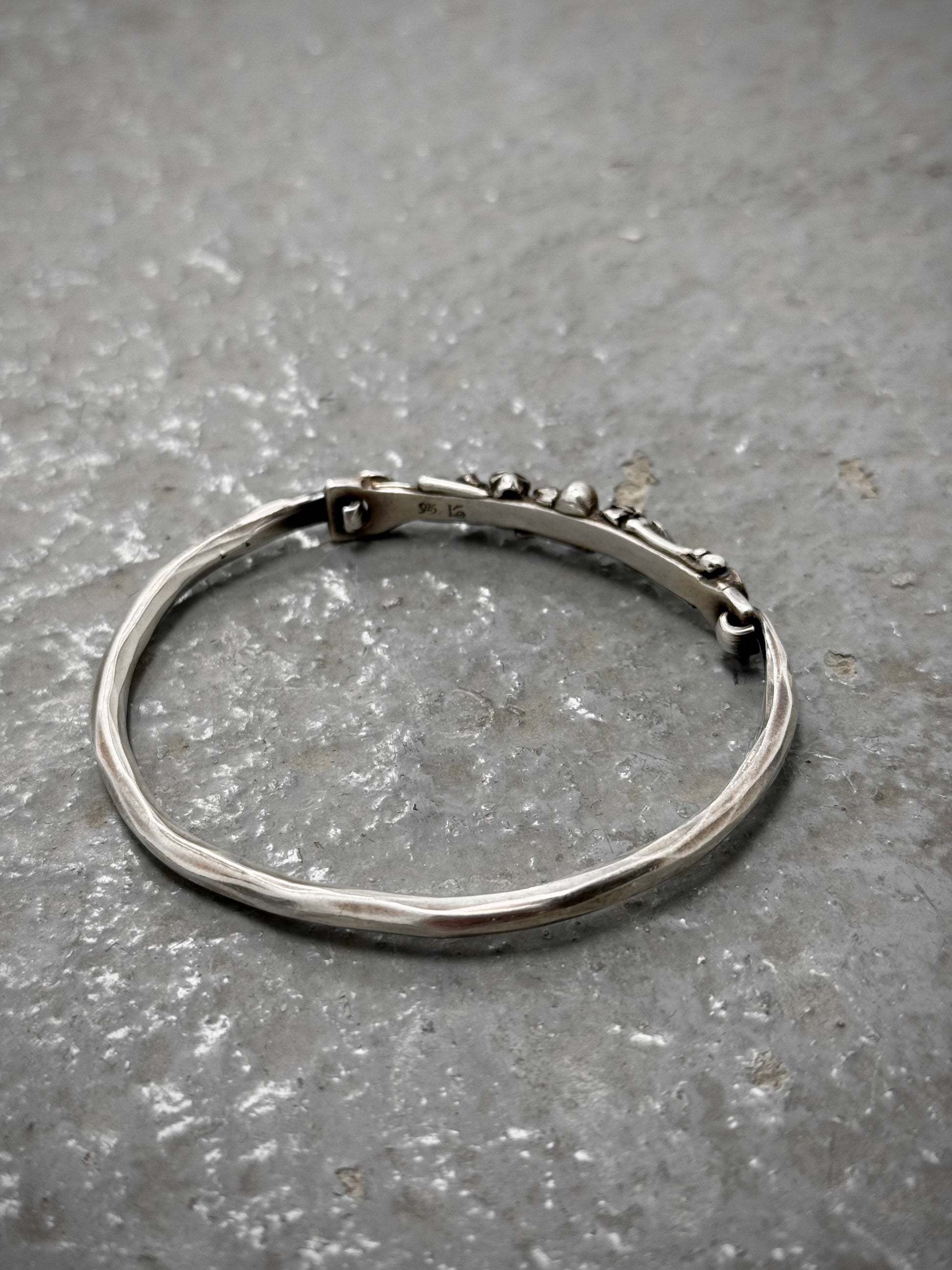 WERKSTATT:MÜNCHEN 2010s .925 Silver Skull & Bones Hook Bracelet (Older Model) detail | DRIEW GARMENTS