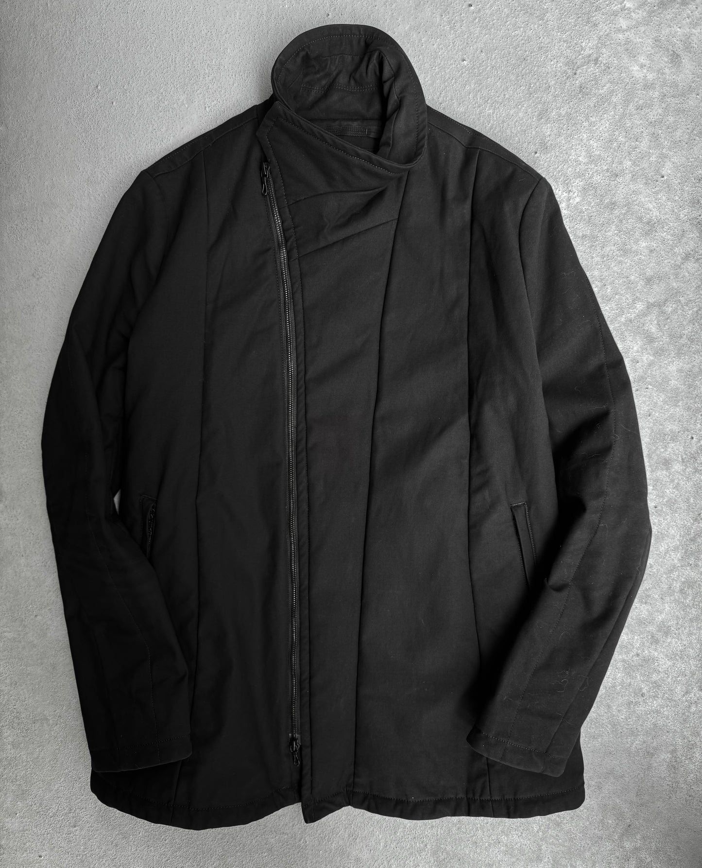 Julius_7 AW16-17 "beast;" Padded Asymmetric Zip Cotton High Neck Jacket