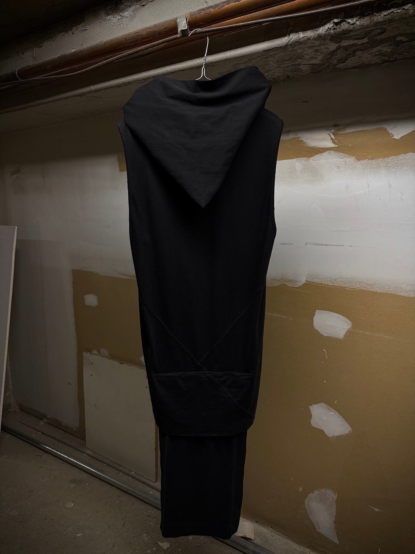 Rick Owens DRKSHDW AW12 "MOUNTAIN" Druid Hood Long Flap Tank Top detail | DRIEW GARMENTS