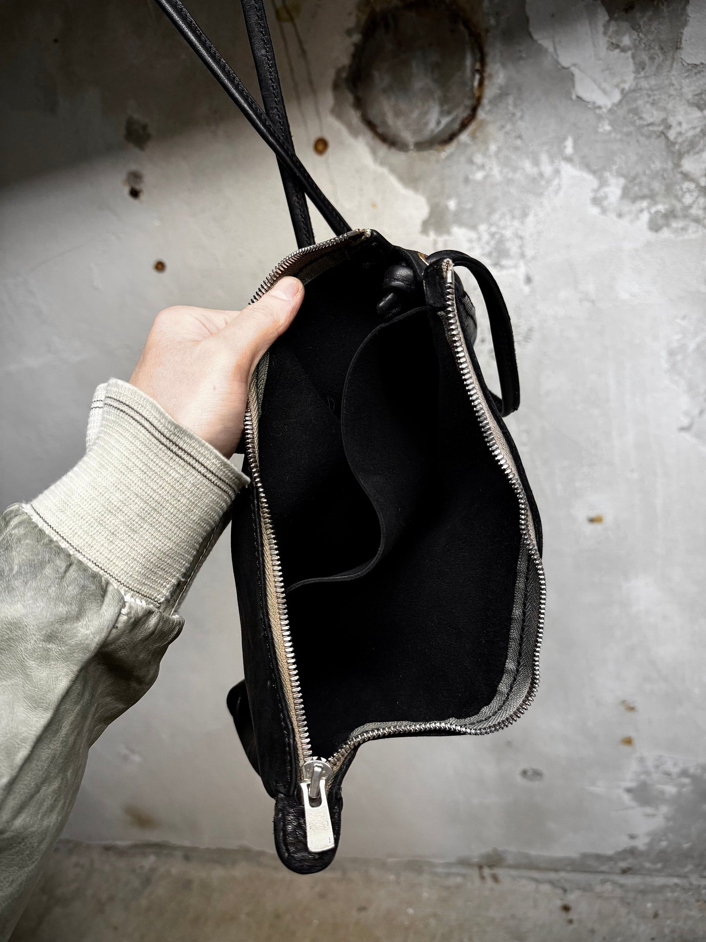 Guidi 'CLT01' Zipped Soft Horse Leather Cross Body Purse detail | DRIEW GARMENTS