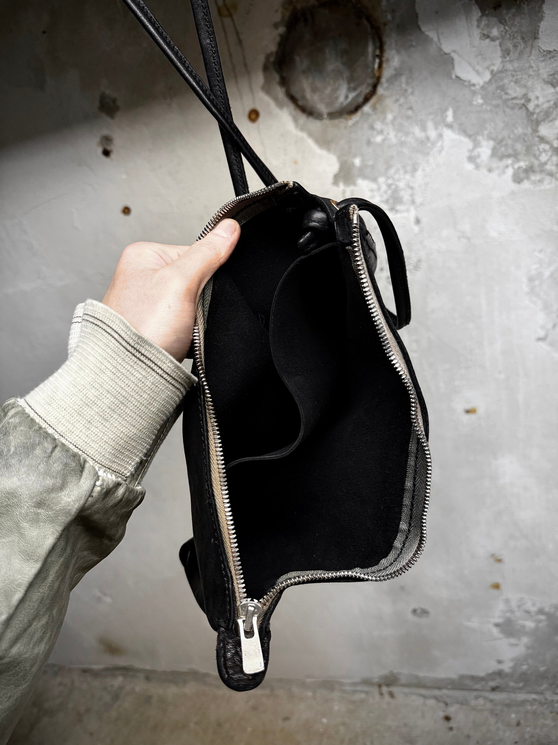 Guidi 'CLT01' Zipped Soft Horse Leather Cross Body Purse detail | DRIEW GARMENTS