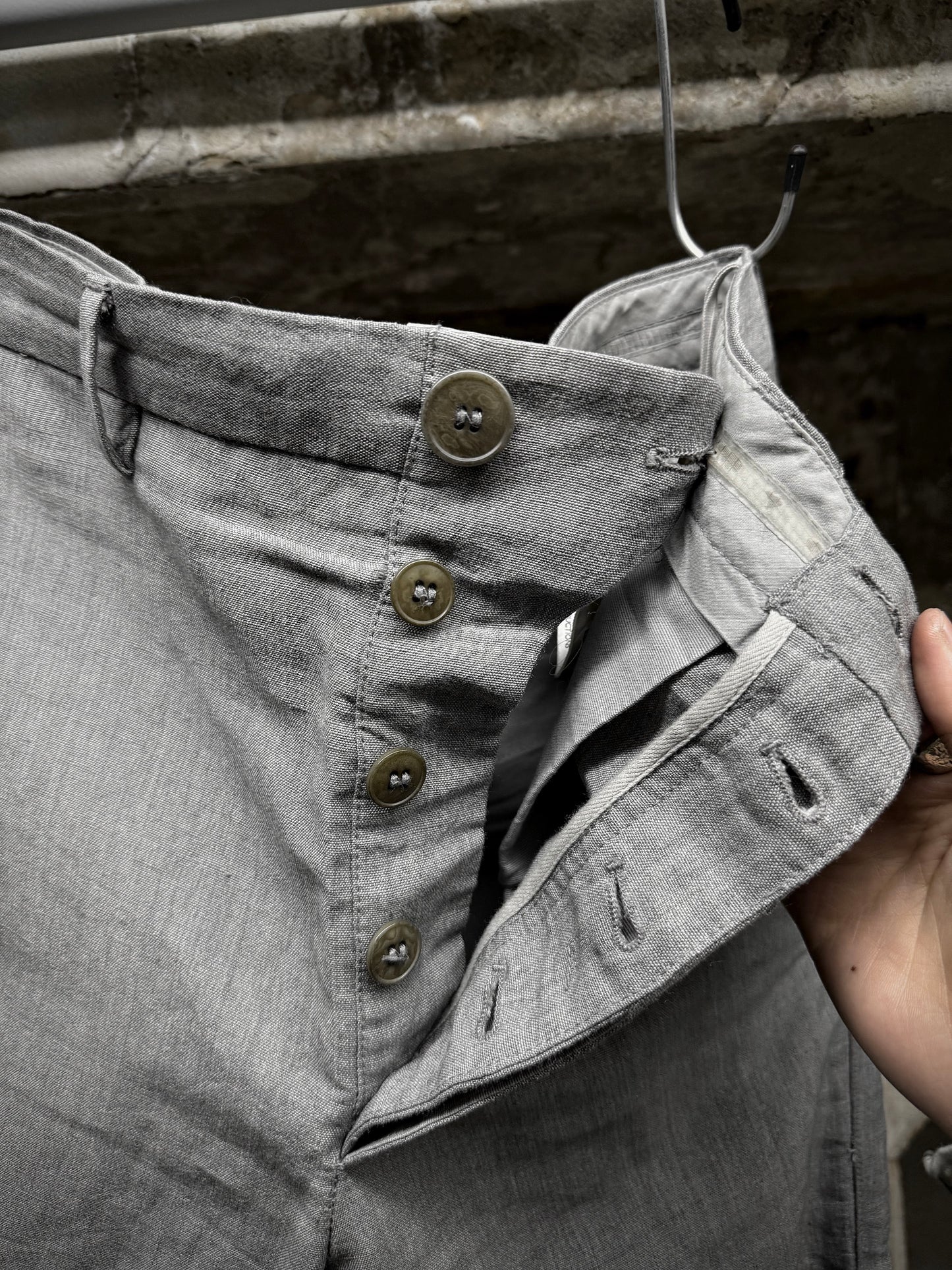 DEEPTI Collection °017-018 ‘P-088 SABEL-45’ Button Pleat Classic Trousers detail | DRIEW GARMENTS