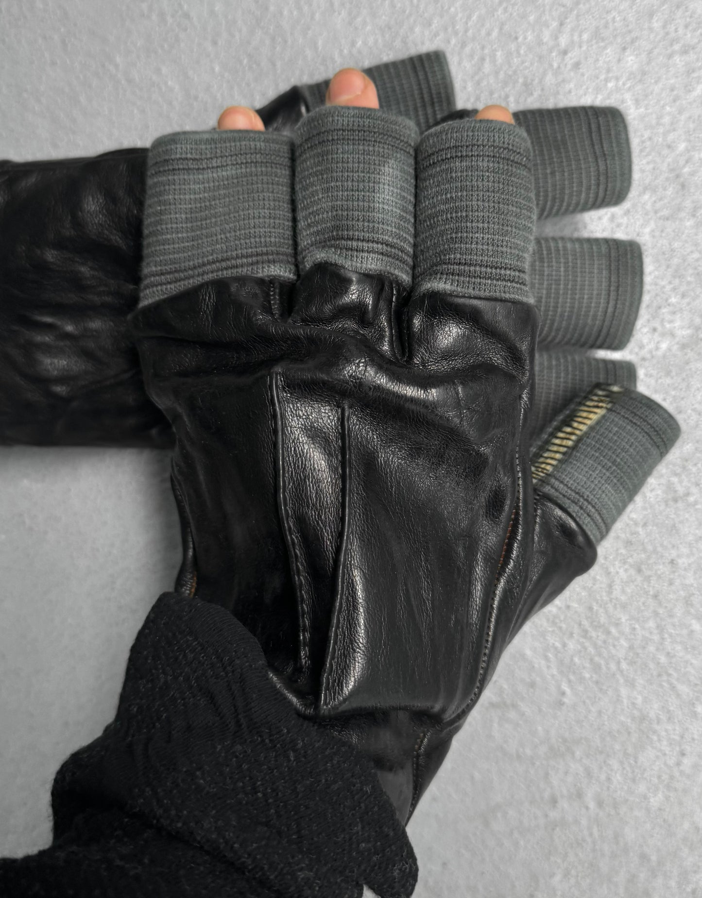 Carol Christian Poell 'AM/2457 ROOMS-PTC/010' Disparate Leather Gloves