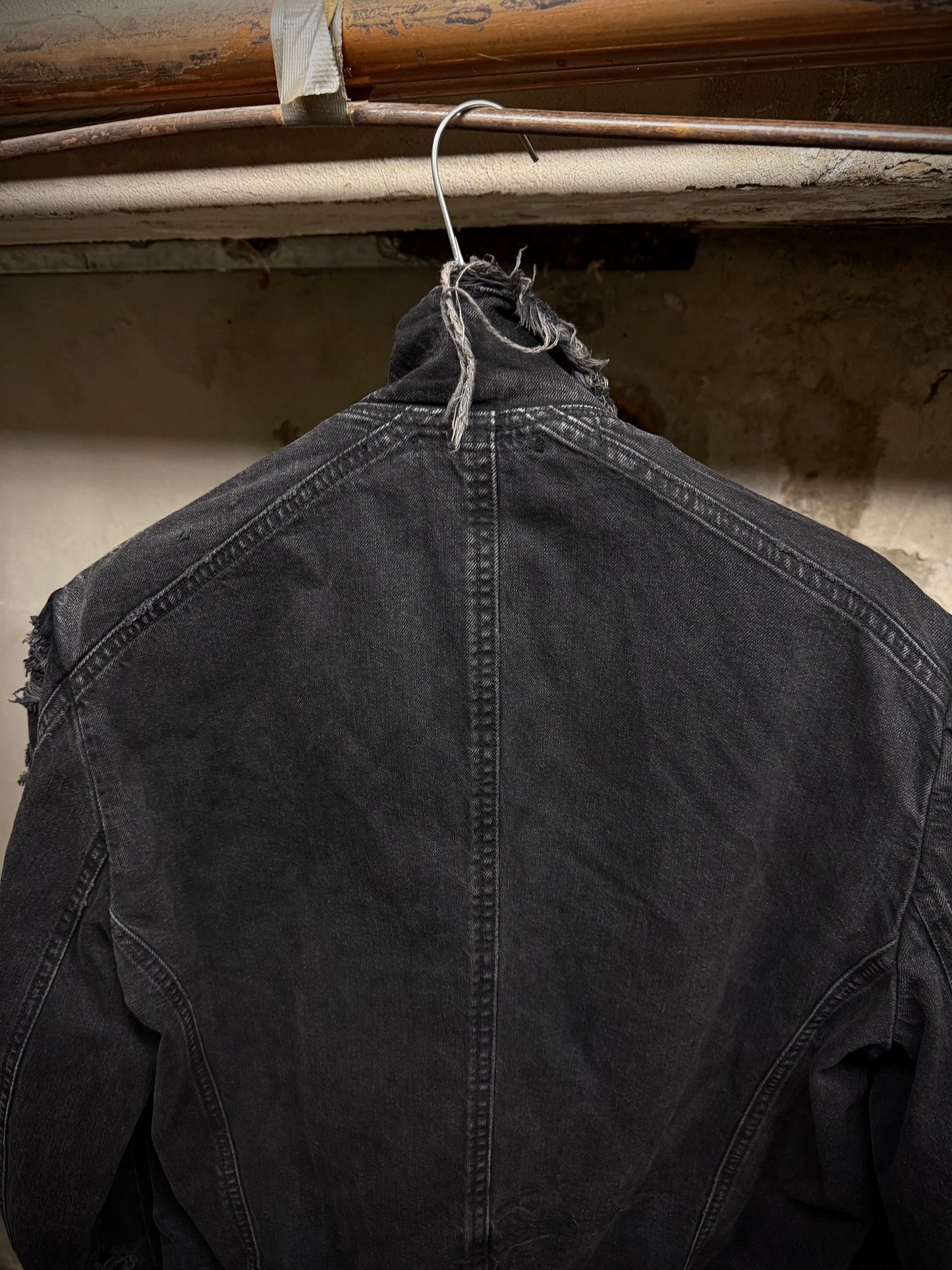JULIUS _7 SS18 “Acid Glaciers;” Limited Edition Distressed 12oz Denim Trucker Jacket detail | DRIEW GARMENTS