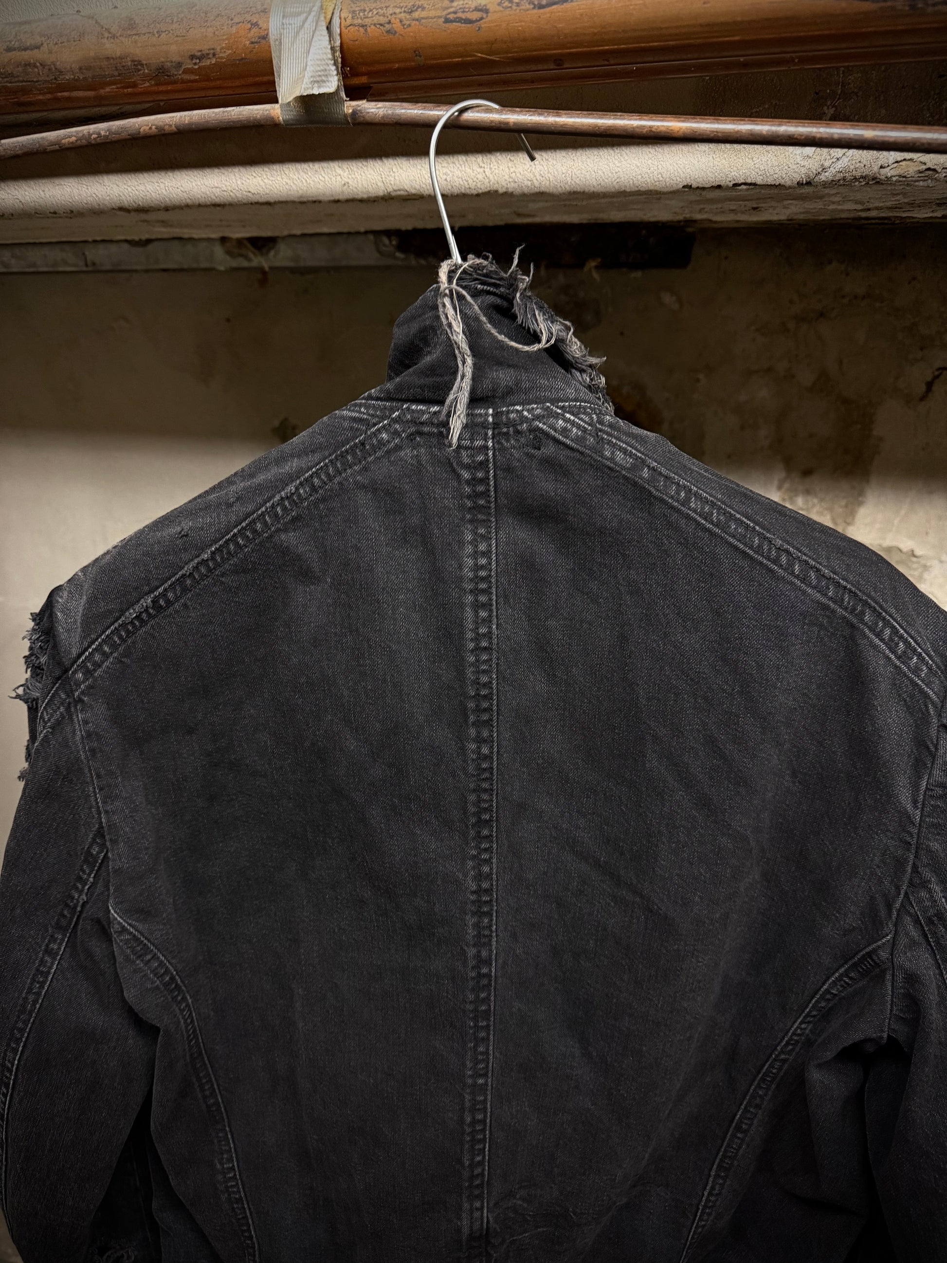 JULIUS _7 SS18 “Acid Glaciers;” Limited Edition Distressed 12oz Denim Trucker Jacket detail | DRIEW GARMENTS