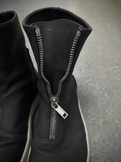 Rick Owens DRKSHDW AW20 “PERFORMA” Front Zip Polyurethane Sneaker Boots detail | DRIEW GARMENTS