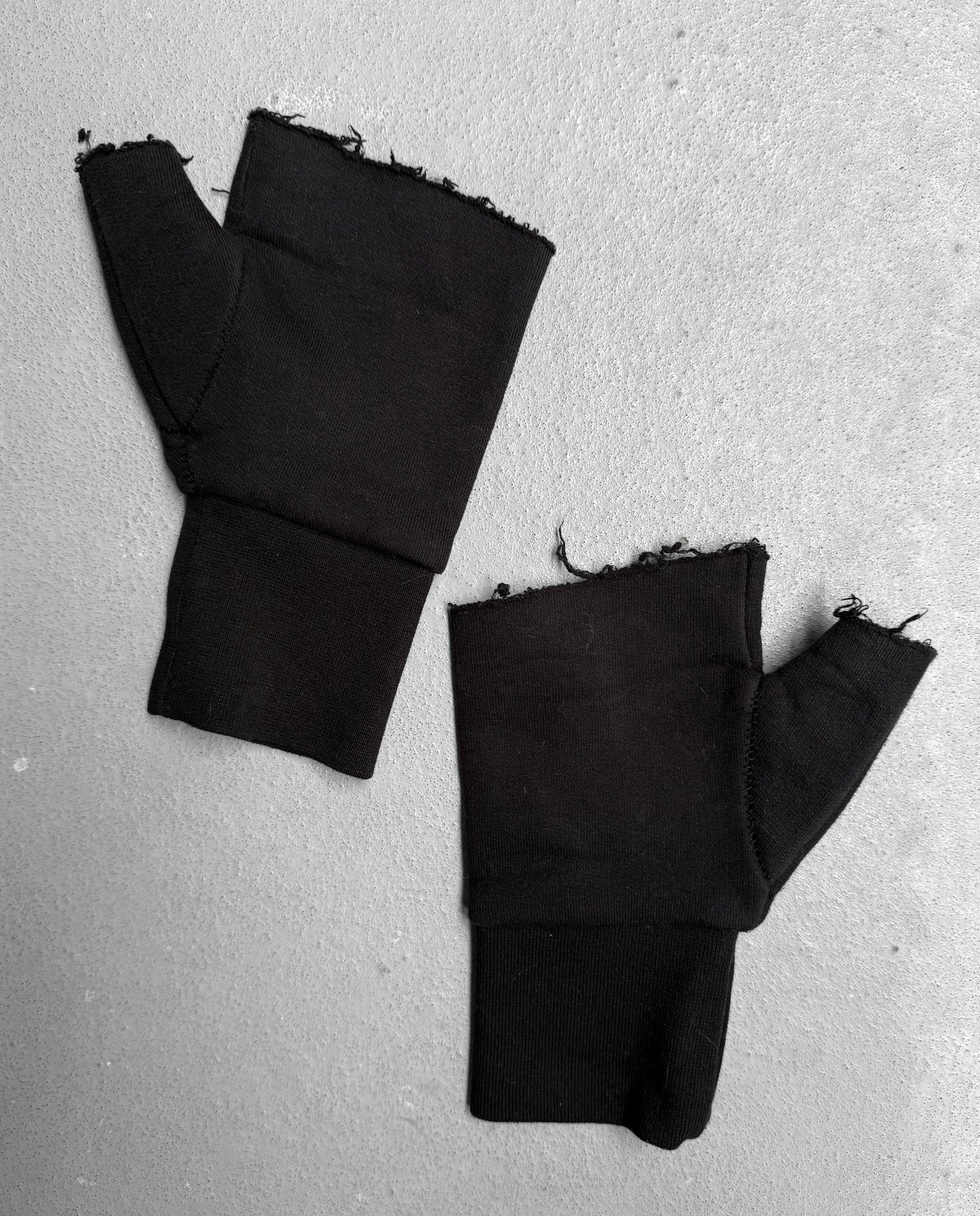 thom/krom 'GLOVES 42' Raw Edge Fingerless Gloves