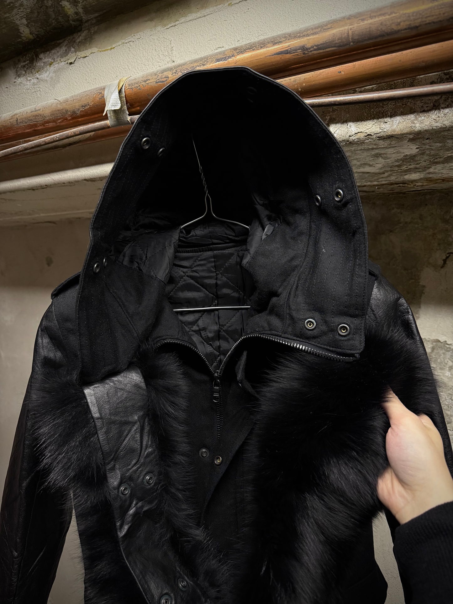 Isamu Katayama "BACKLASH" ballet by Isamu Katayama "BACKLASH" Fox Fur Hooded Hybrid Cow Leather Sleev detail | DRIEW GARMENTS