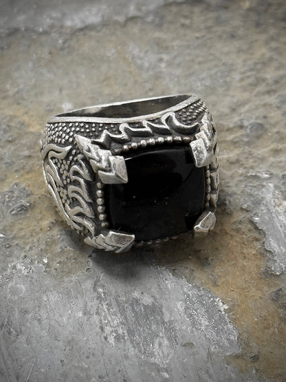 Emanuele Bicocchi Ring .925 Silver Square Onyx Arrow Signet Ring detail | DRIEW GARMENTS