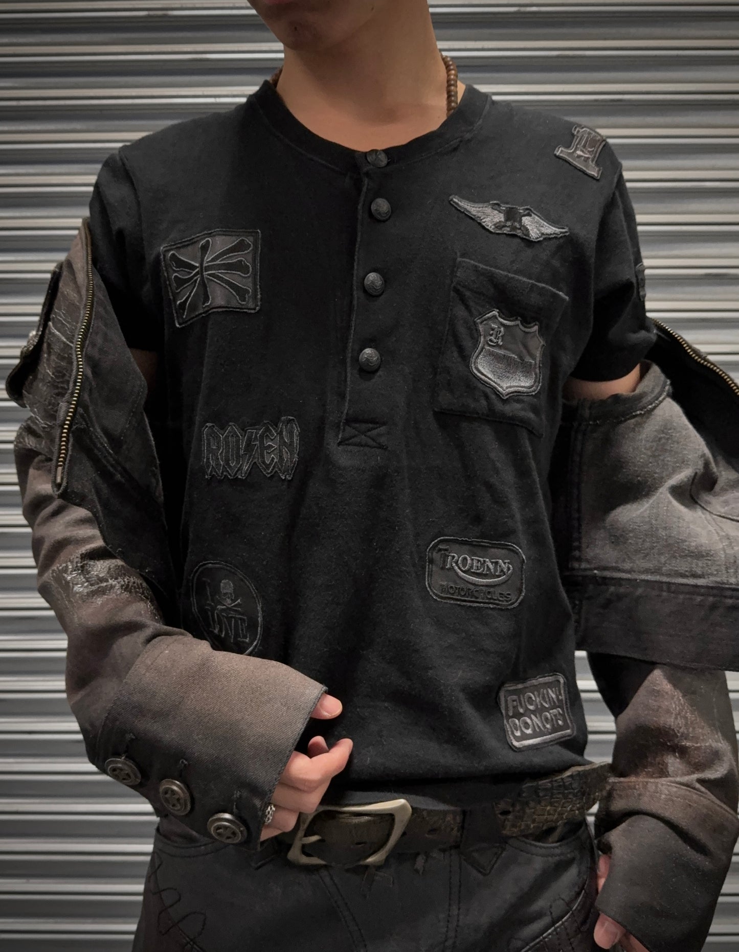 roen by Hiromu Takahara Punk Patches Button-up T-shirt