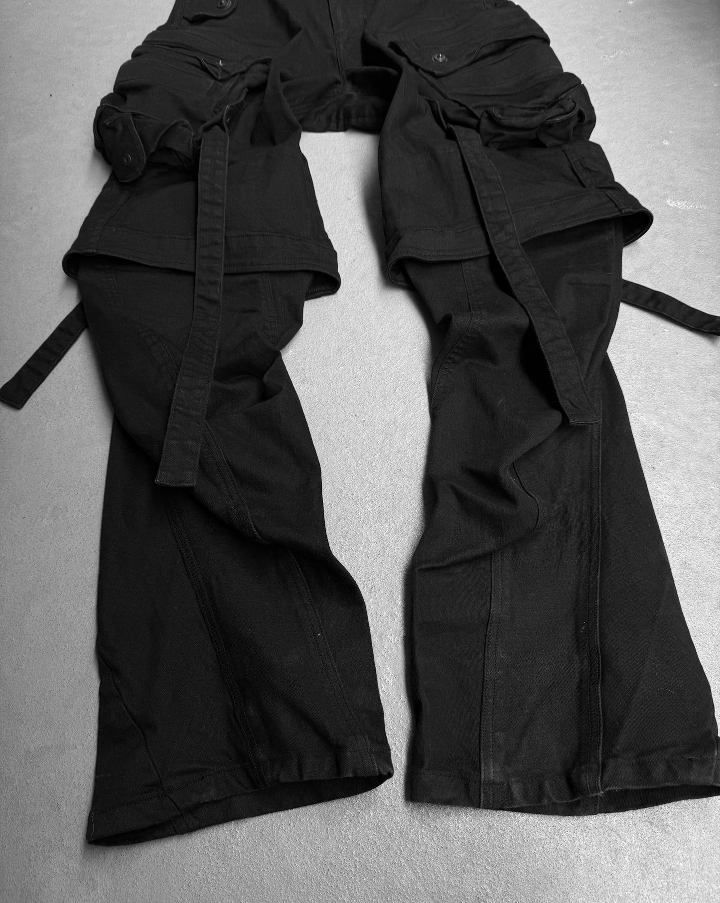 Julius_7 AW22-23 "_PERMANENT" Double Layered Twisted Gas-Mask Cargo Pants