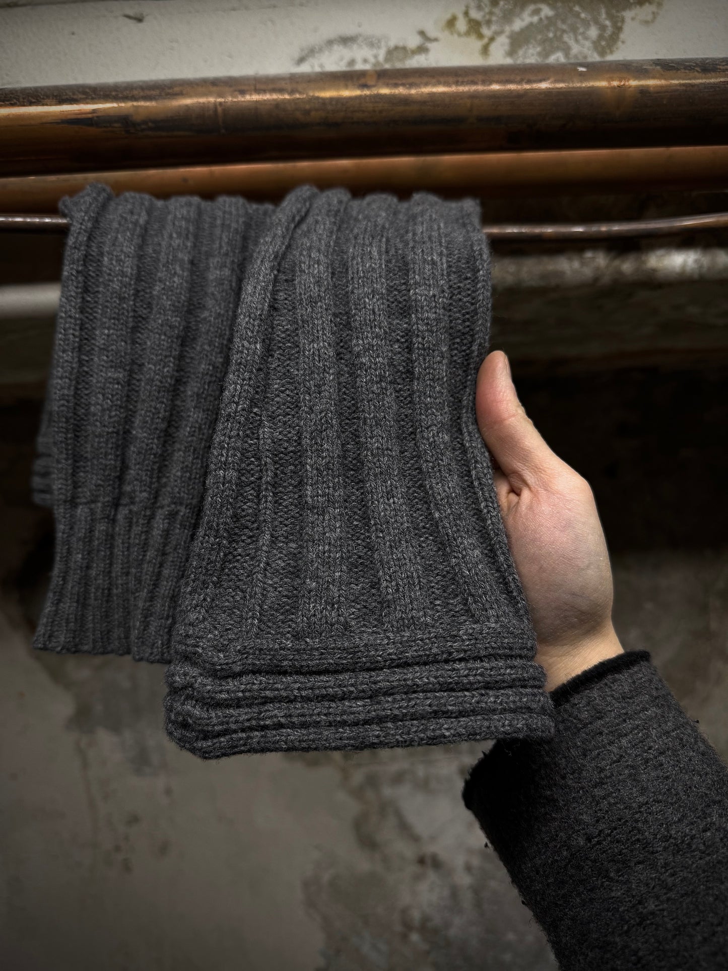 DIOR HOMME AW07 “NAVIGATE” by Hedi Slimane Grey Ribbed Wool Arm Warmers detail | DRIEW GARMENTS