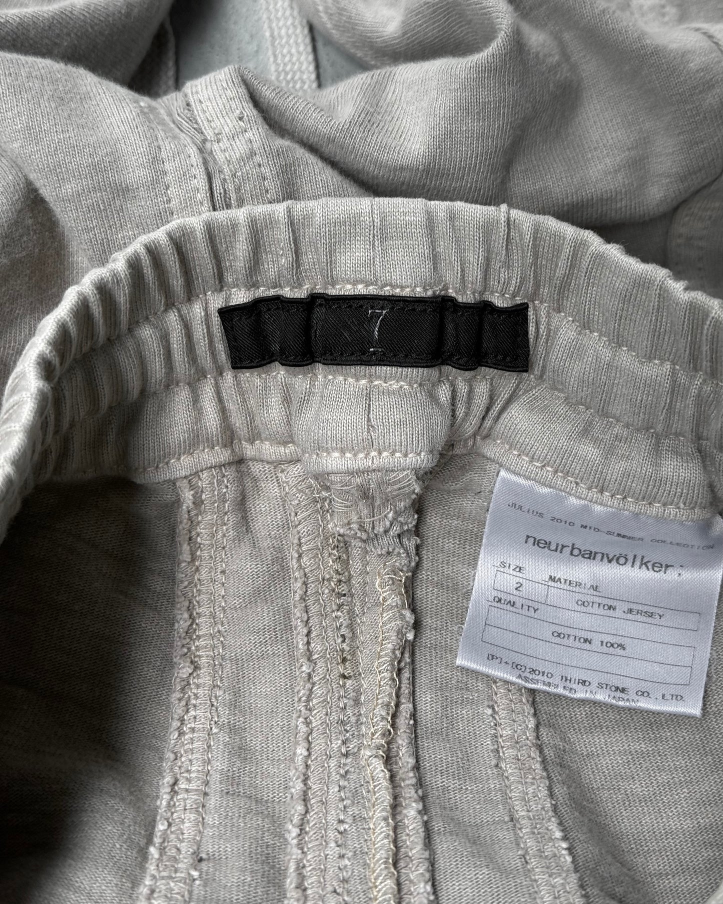 Julius_7 SS10 “neurbanvolker;” Drop-crotch Gas-Mask Cargo Shorts
