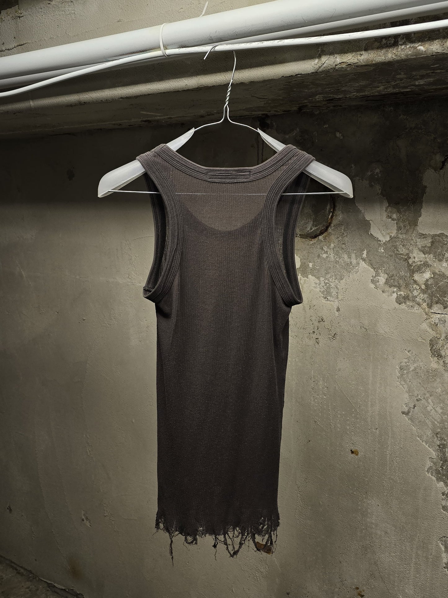 JULIUS _7 SS10 “neurbanvölker;” Grey Shredded Hem Rib Knit Tank Top detail | DRIEW GARMENTS