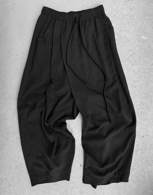 Julius_7 AW22-23 “EREBUS;” Twill Layered Wide Leg Pants