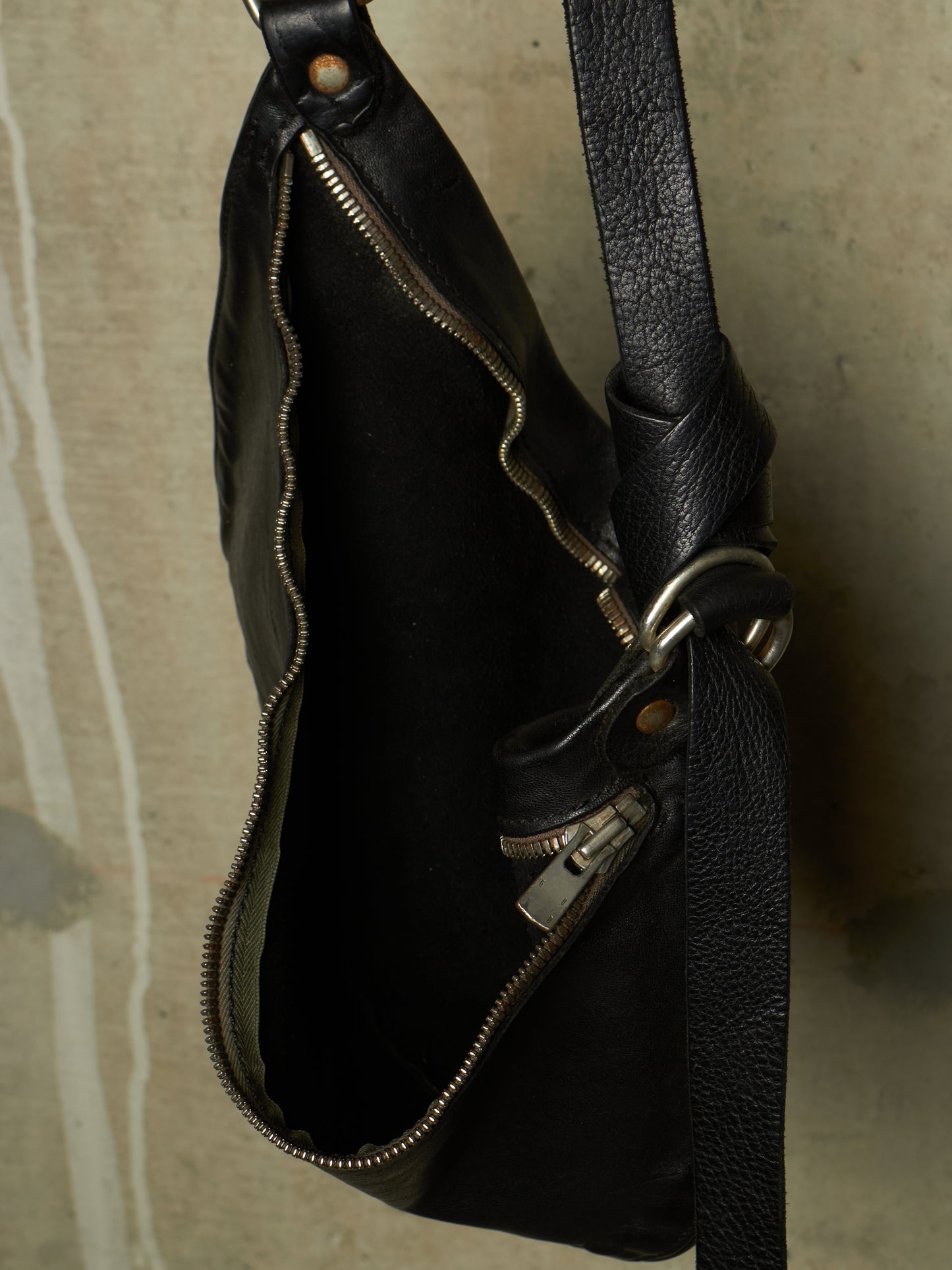 GUIDI ‘Q10M’ Black Full-grain Horse Leather Belt Bag