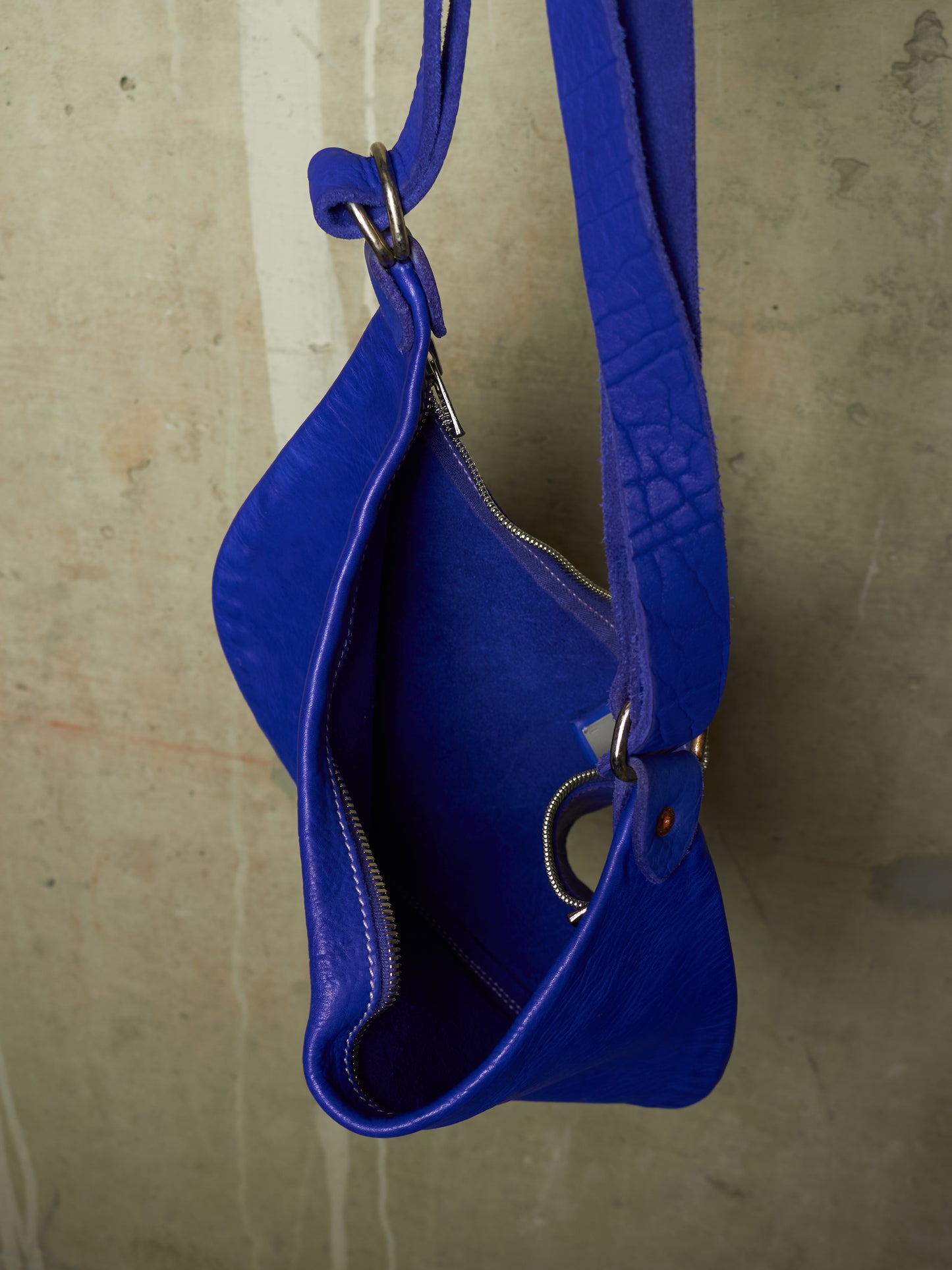 GUIDI ‘Q10M CO78T’ Deep Blue Full-grain Horse Leather Belt Bag