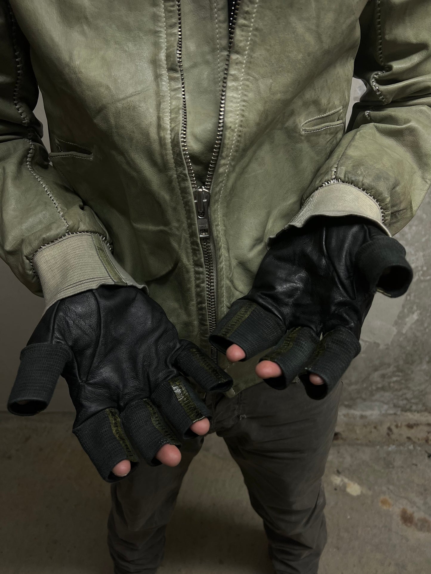 Carol Christian Poell 'AM/2457 ROOMS-PTC/010' Disparate Leather Gloves