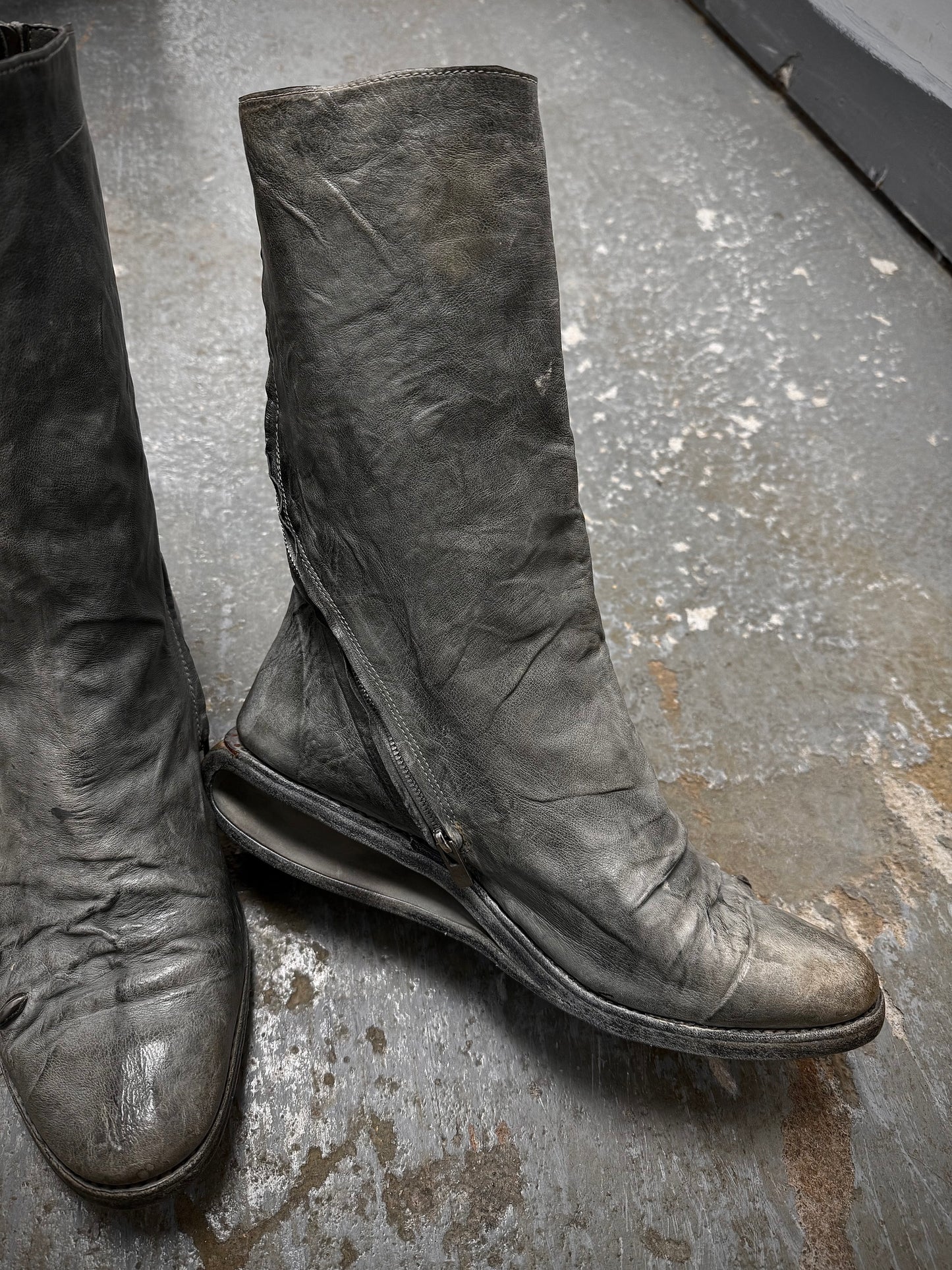 Carol Christian Poell ‘AM/2693P-IN ROOMS-PTC/19’ Object-dyed Kangaroo Leather Titanium Prosthetic U-Sole Tornado Zip Boots