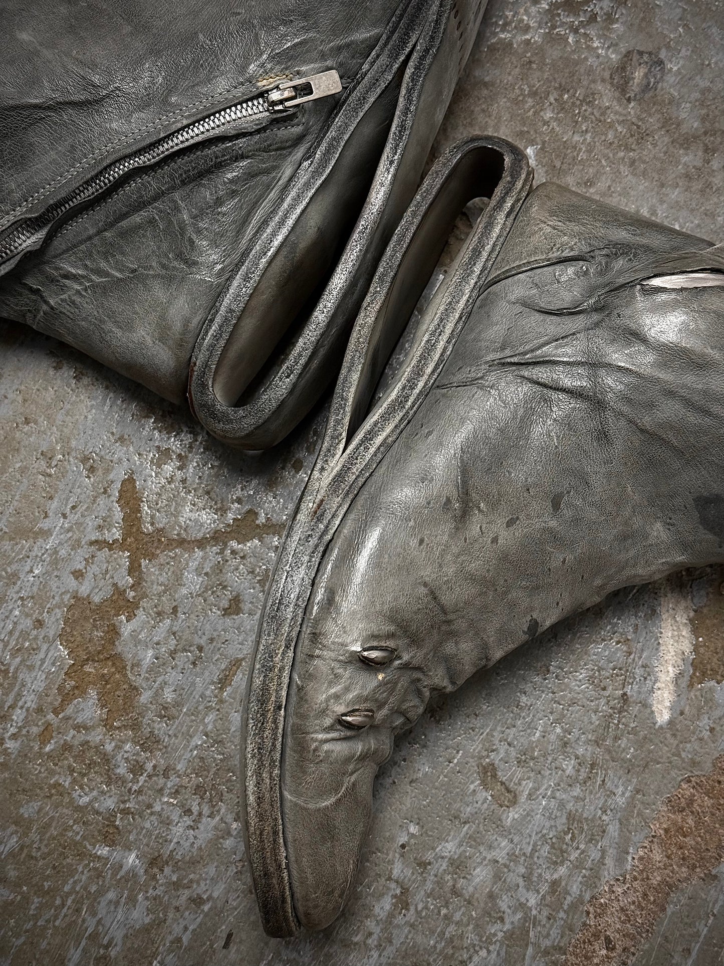 Carol Christian Poell ‘AM/2693P-IN ROOMS-PTC/19’ Object-dyed Kangaroo Leather Titanium Prosthetic U-S detail | DRIEW GARMENTS