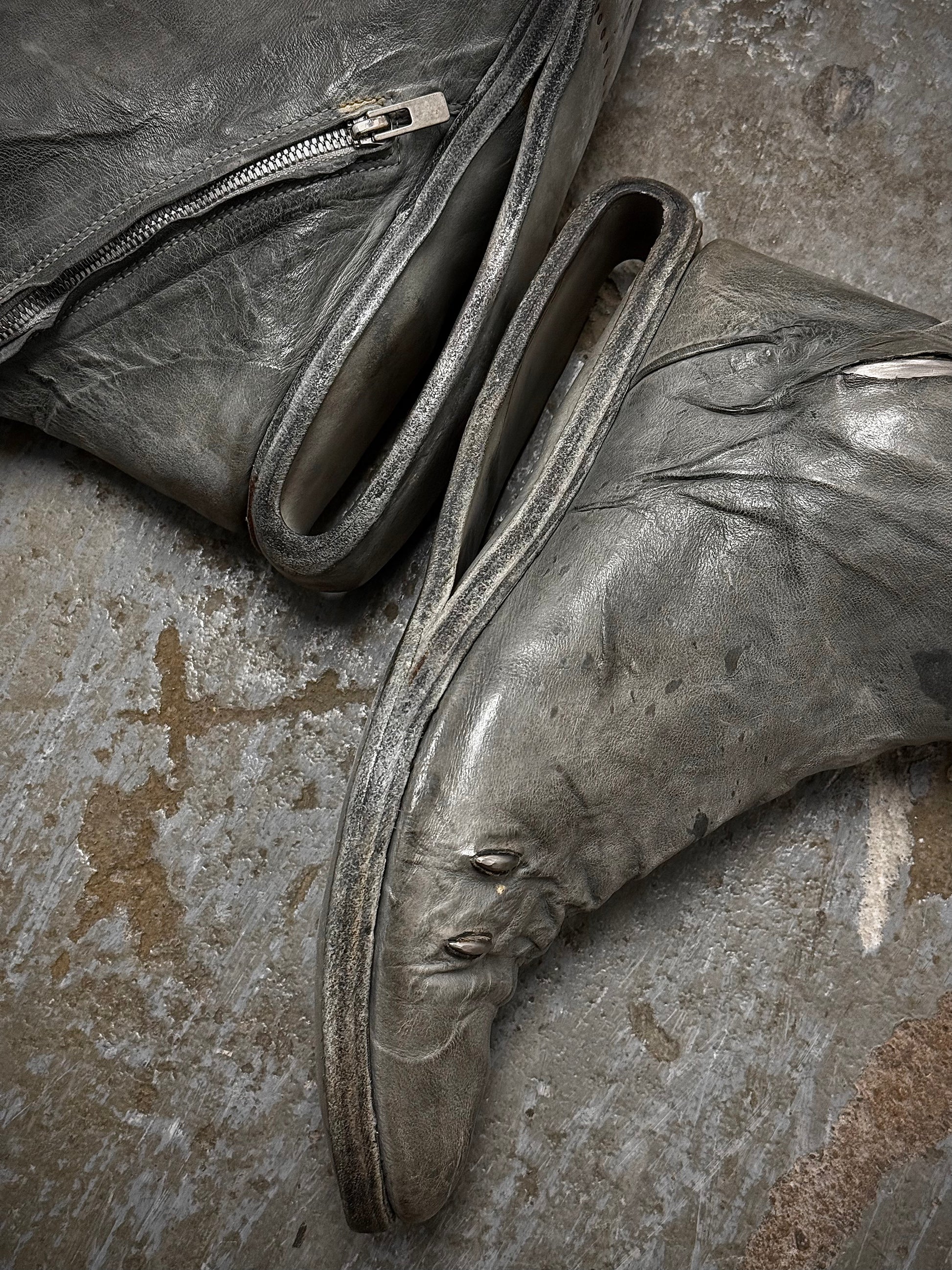 Carol Christian Poell ‘AM/2693P-IN ROOMS-PTC/19’ Object-dyed Kangaroo Leather Titanium Prosthetic U-S detail | DRIEW GARMENTS