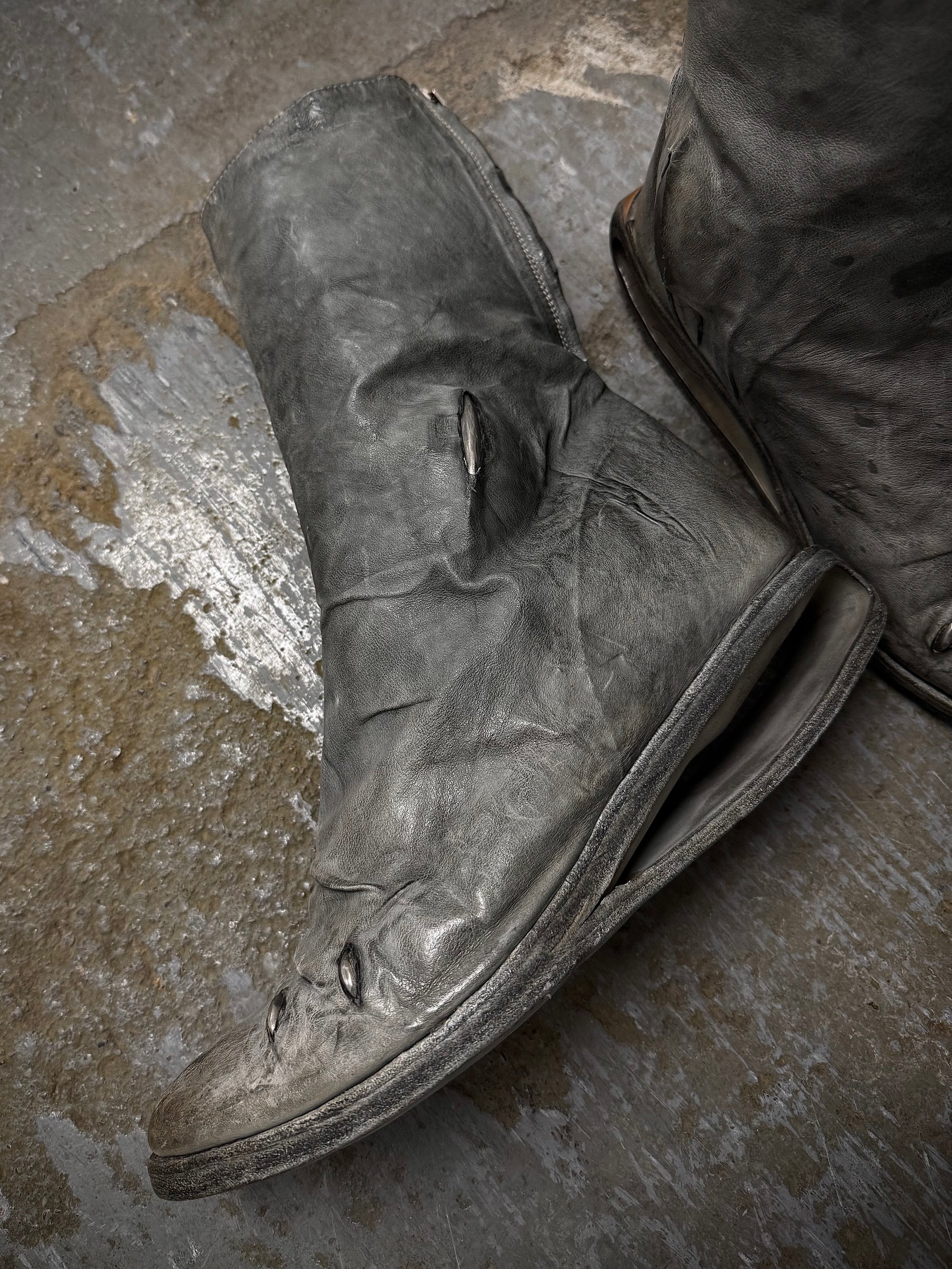 Carol Christian Poell ‘AM/2693P-IN ROOMS-PTC/19’ Object-dyed Kangaroo Leather Titanium Prosthetic U-S detail | DRIEW GARMENTS