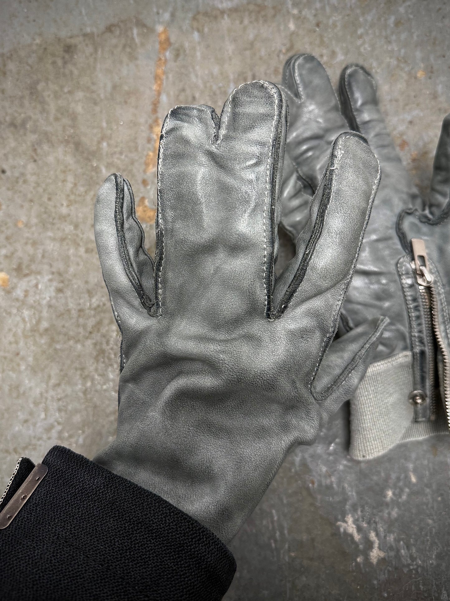 Carol Christian Poell Early 2000s ‘AM/2593 CORS-PTC/19’ Object-dyed Horse Leather Syndactyly Hands Gloves