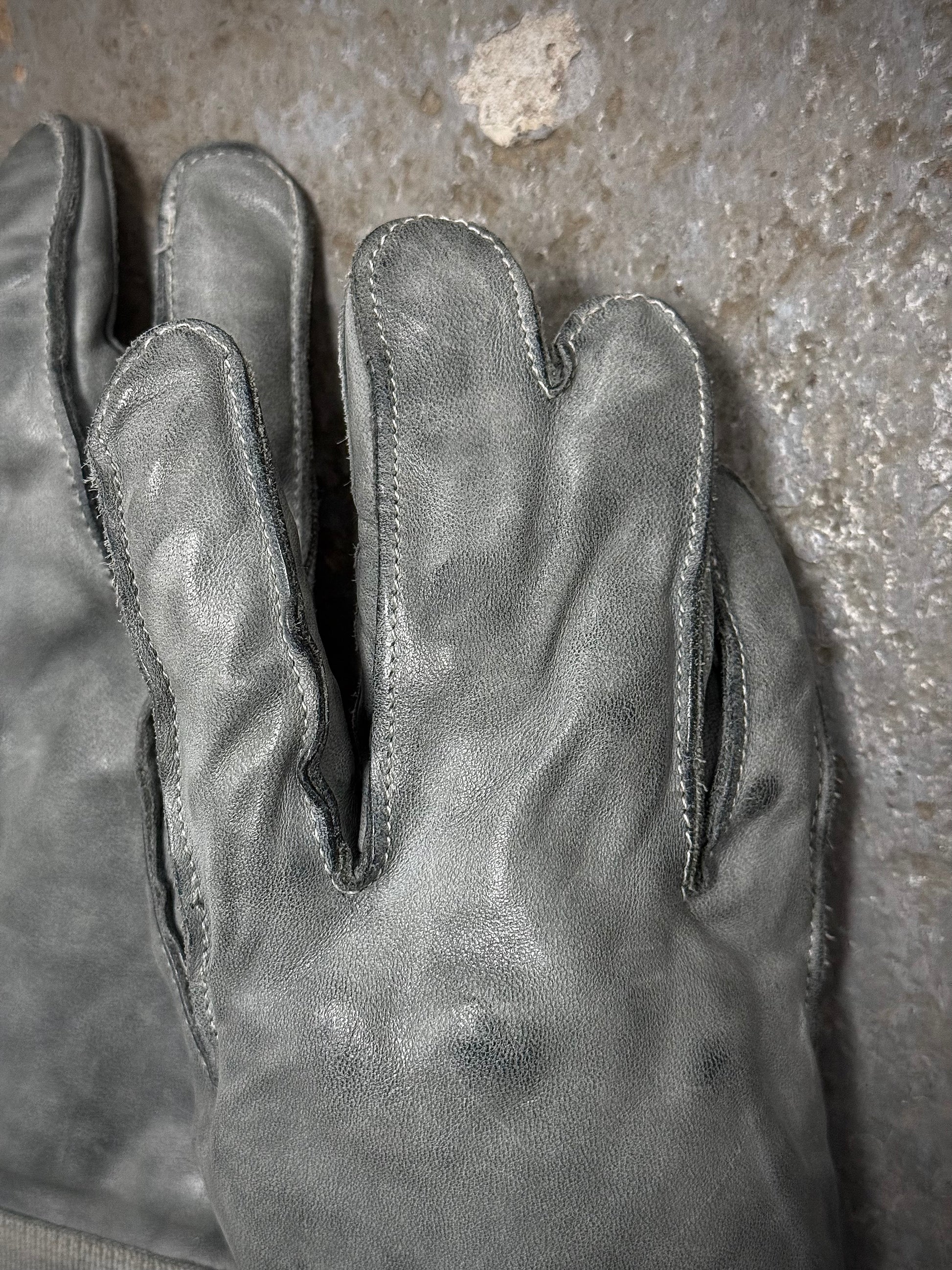Carol Christian Poell Early 2000s ‘AM/2593 CORS-PTC/19’ Object-dyed Horse Leather Syndactyly Hands Gl detail | DRIEW GARMENTS