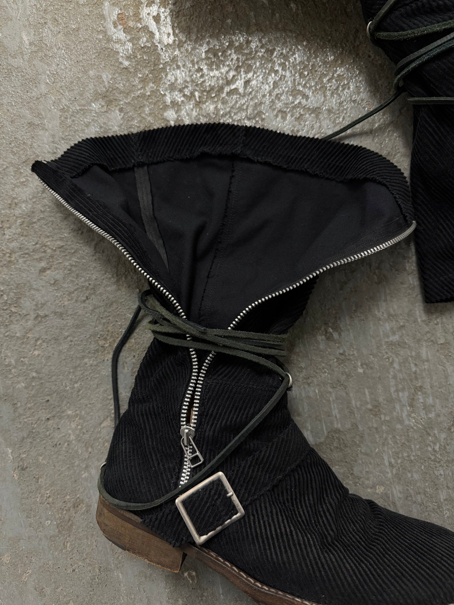 Undercover AW05 “Arts & Crafts” Corduroy Drawstring Side Zip Engineer Boots detail | DRIEW GARMENTS