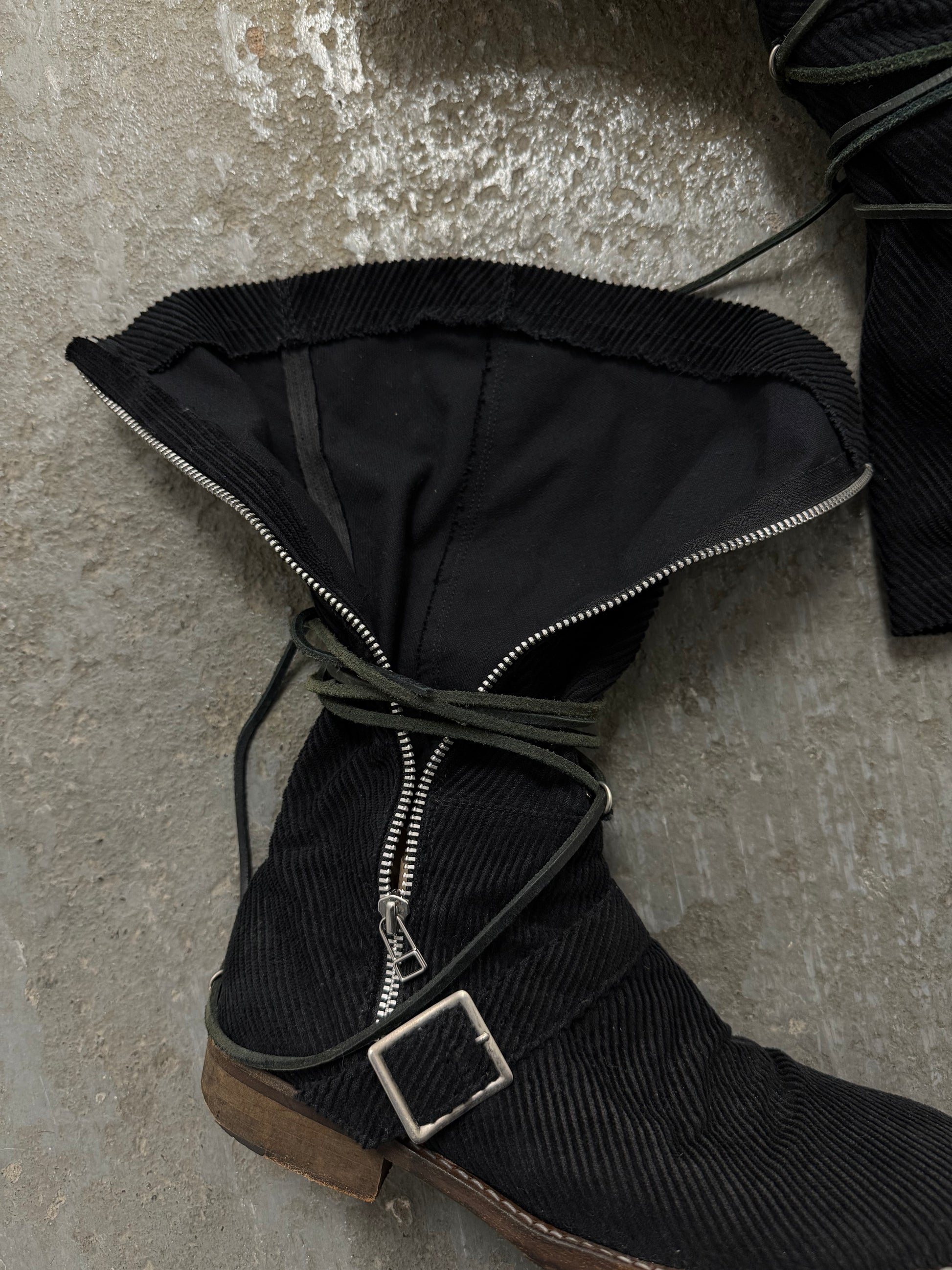 Undercover AW05 “Arts & Crafts” Corduroy Drawstring Side Zip Engineer Boots detail | DRIEW GARMENTS