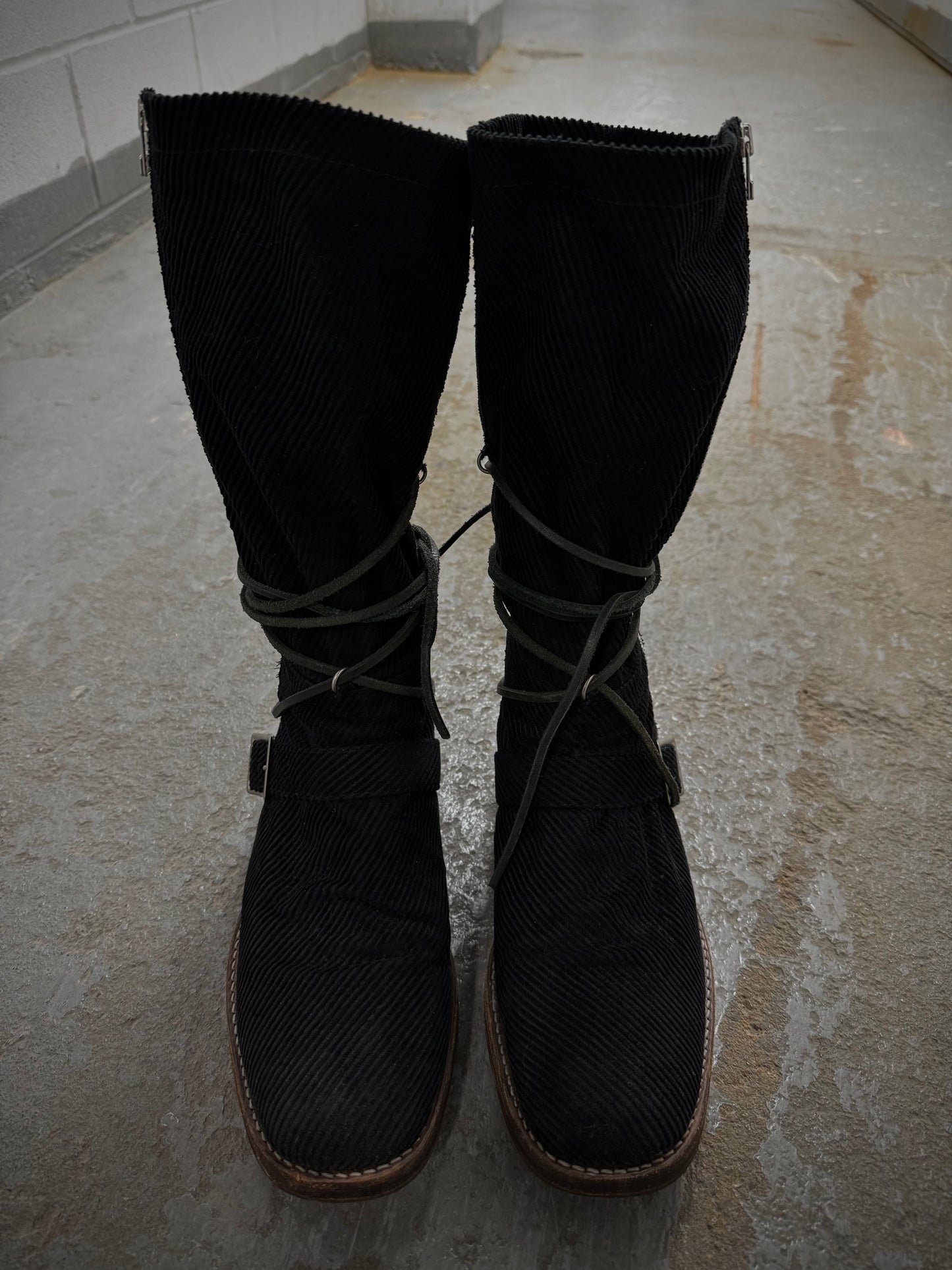 Undercover AW05 “Arts & Crafts” Corduroy Drawstring Side Zip Engineer Boots detail | DRIEW GARMENTS