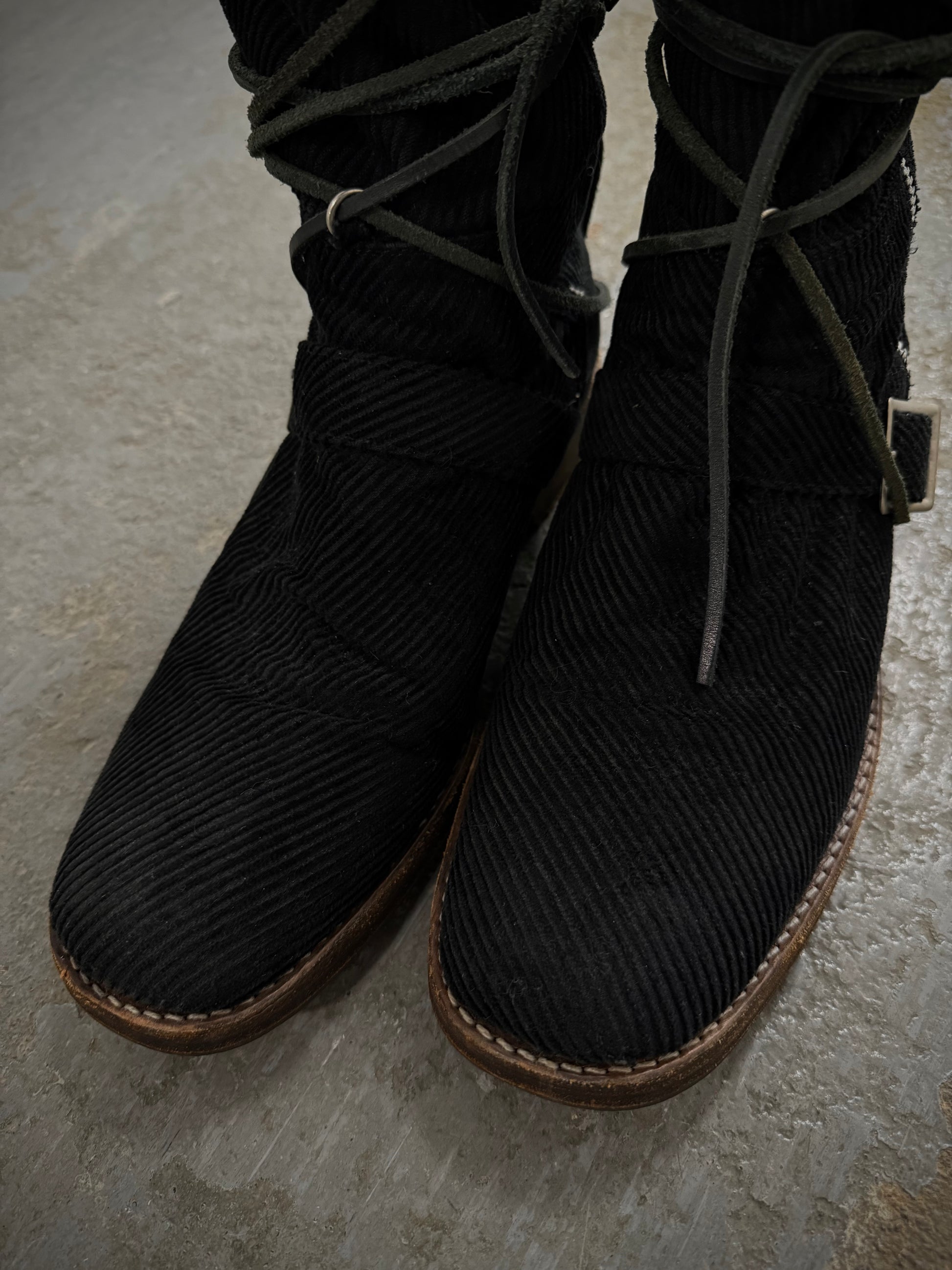 Undercover AW05 “Arts & Crafts” Corduroy Drawstring Side Zip Engineer Boots detail | DRIEW GARMENTS