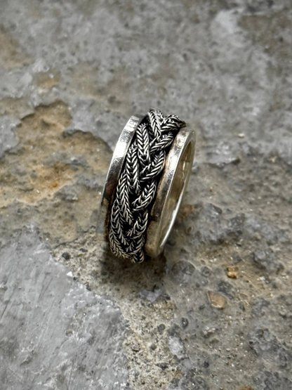 Emanuele Bicocchi .925 Silver Interlocking Chain Ring detail | DRIEW GARMENTS