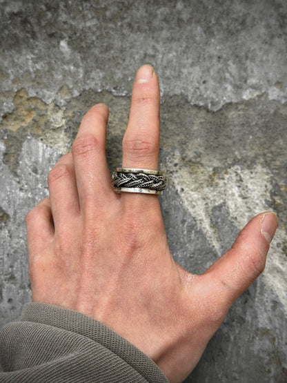 Emanuele Bicocchi .925 Silver Interlocking Chain Ring detail | DRIEW GARMENTS