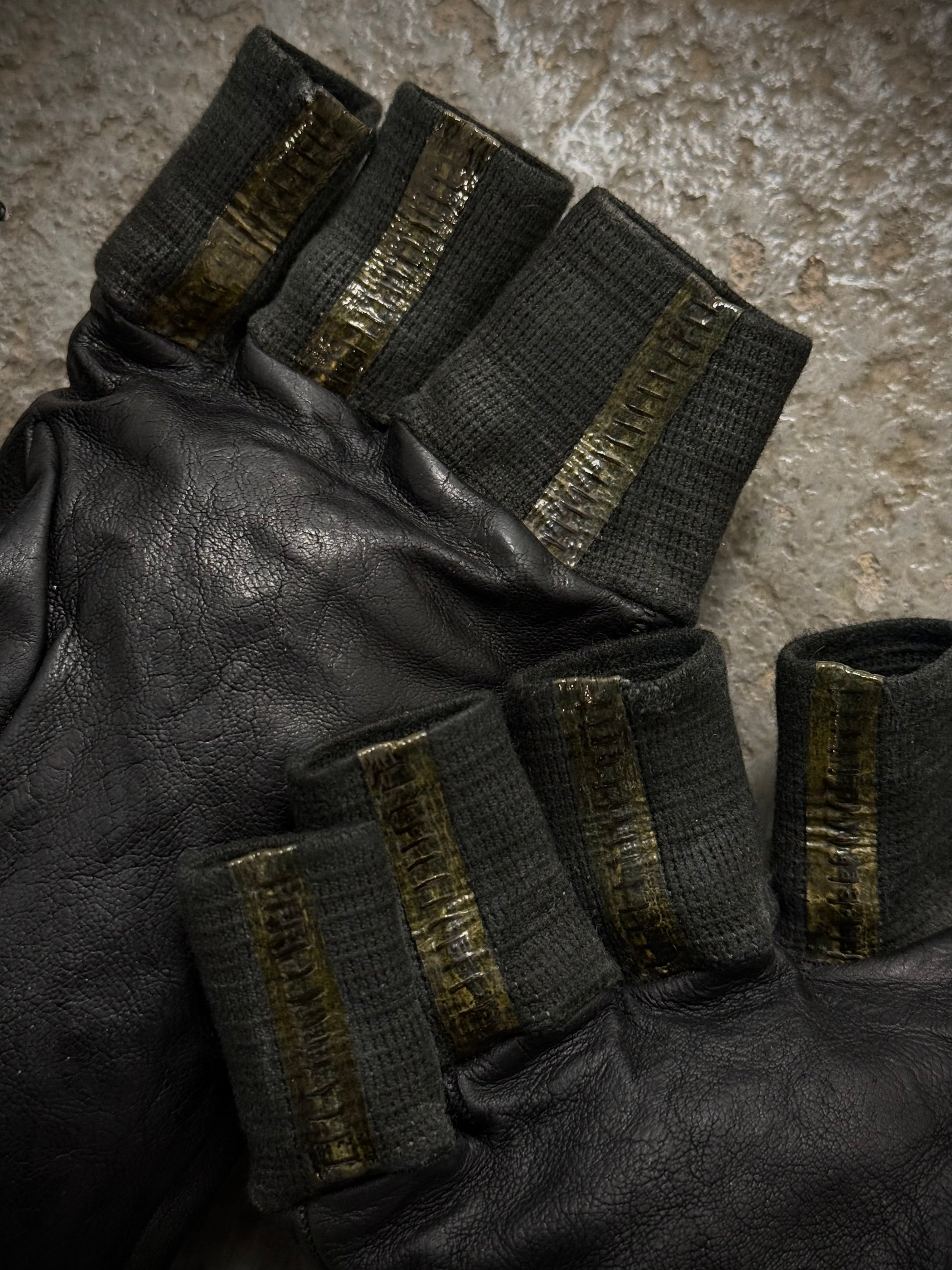 Carol Christian Poell 'AM/2457 ROOMS-PTC/010' Disparate Leather Gloves detail | DRIEW GARMENTS