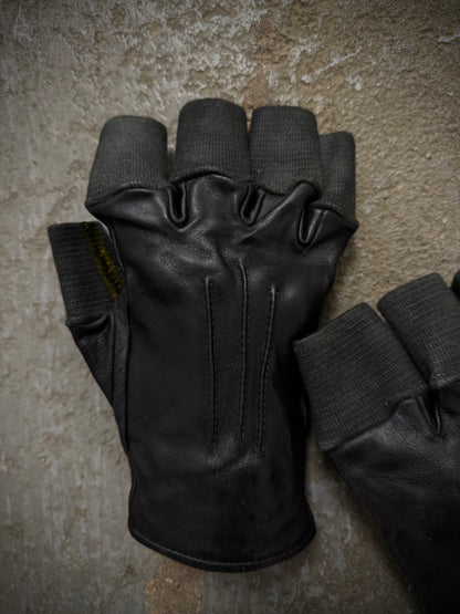 Carol Christian Poell 'AM/2457 ROOMS-PTC/010' Disparate Leather Gloves detail | DRIEW GARMENTS