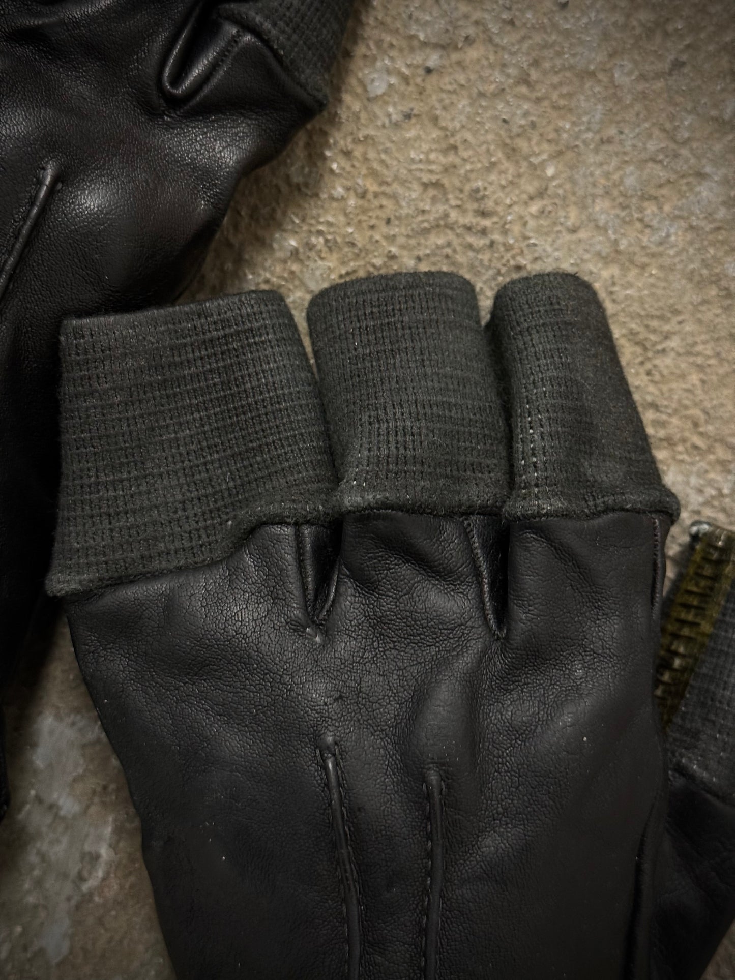 Carol Christian Poell 'AM/2457 ROOMS-PTC/010' Disparate Leather Gloves detail | DRIEW GARMENTS