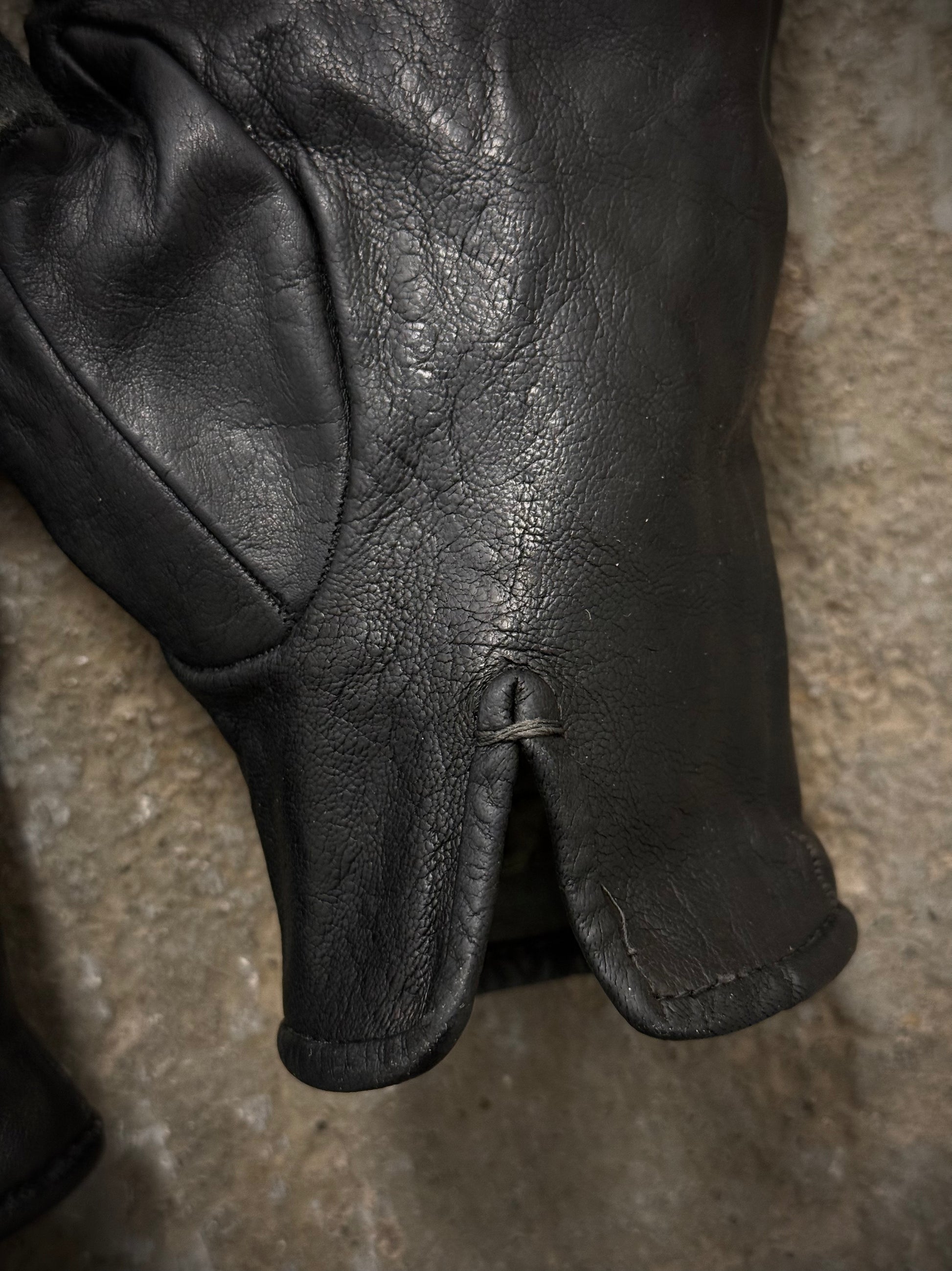 Carol Christian Poell 'AM/2457 ROOMS-PTC/010' Disparate Leather Gloves detail | DRIEW GARMENTS