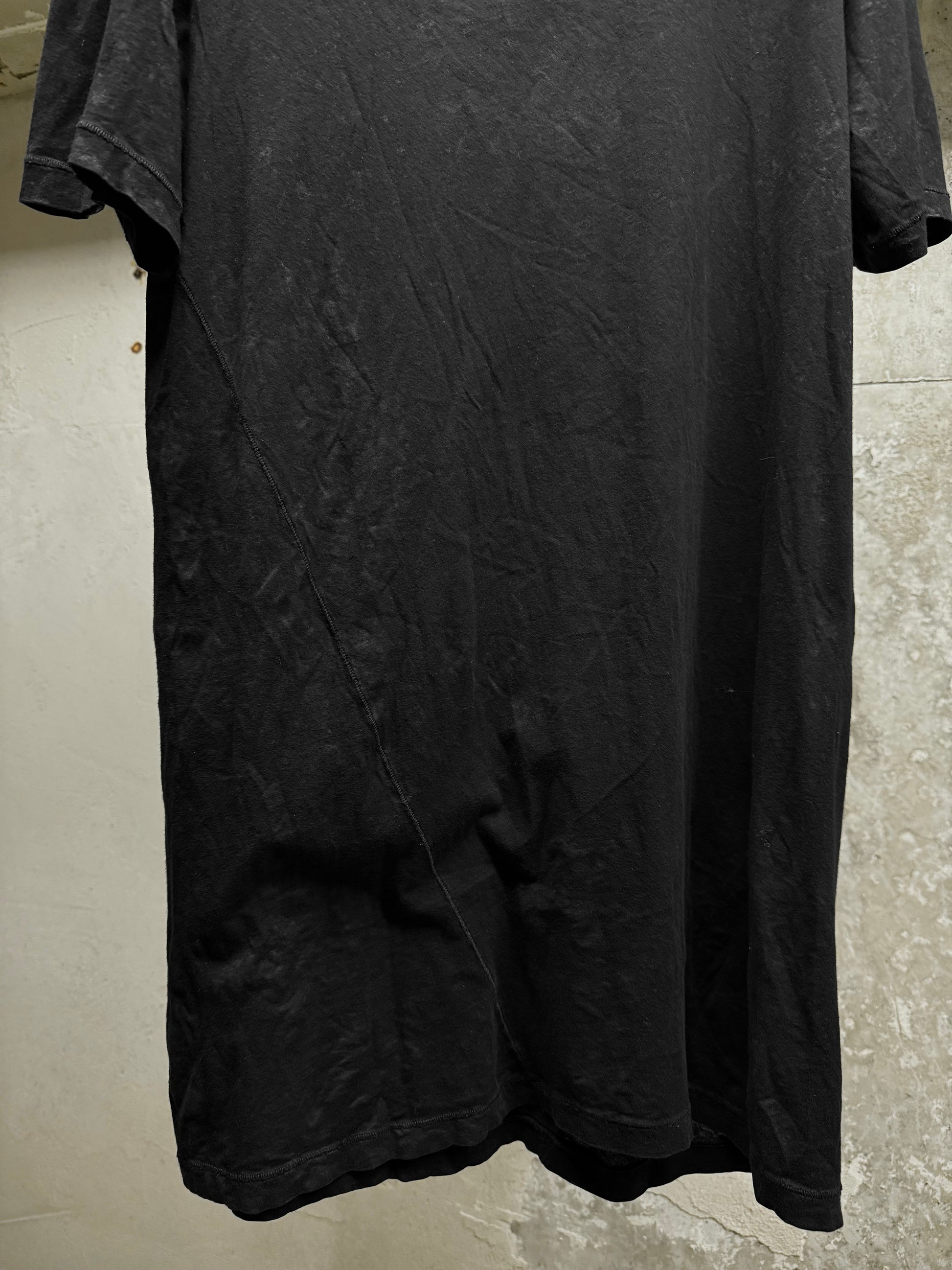 Boris Bidjan Saberi 11 by Boris Bidjan Saberi Overlock Vinyl Treated Logo Embroidered Longline T-shir detail | DRIEW GARMENTS