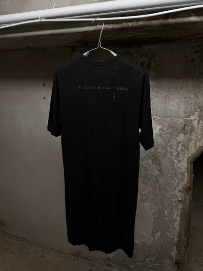 Boris Bidjan Saberi 11 by Boris Bidjan Saberi Overlock Vinyl Treated Logo Embroidered Longline T-shir detail | DRIEW GARMENTS