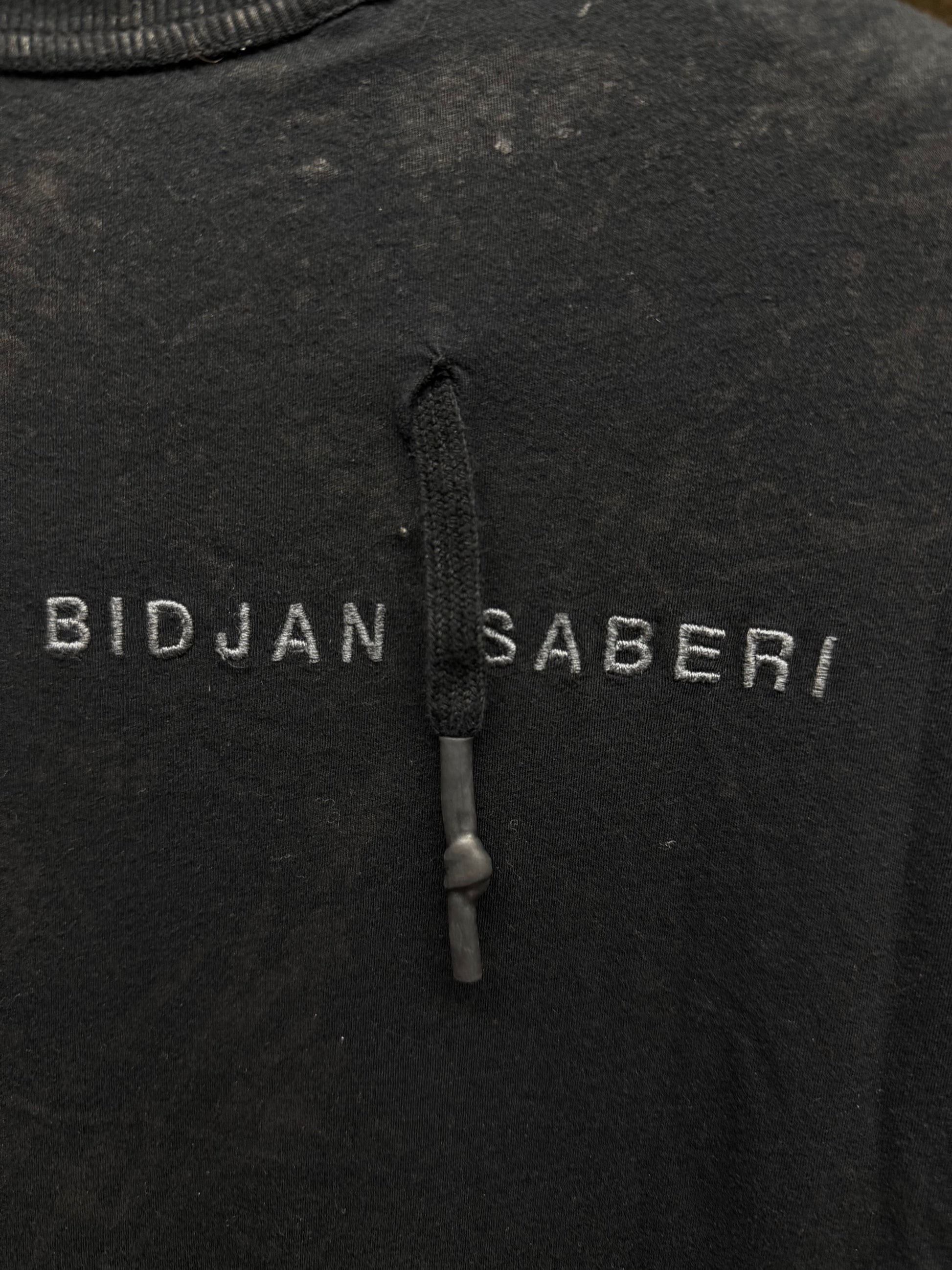 Boris Bidjan Saberi 11 by Boris Bidjan Saberi Overlock Vinyl Treated Logo Embroidered Longline T-shir detail | DRIEW GARMENTS