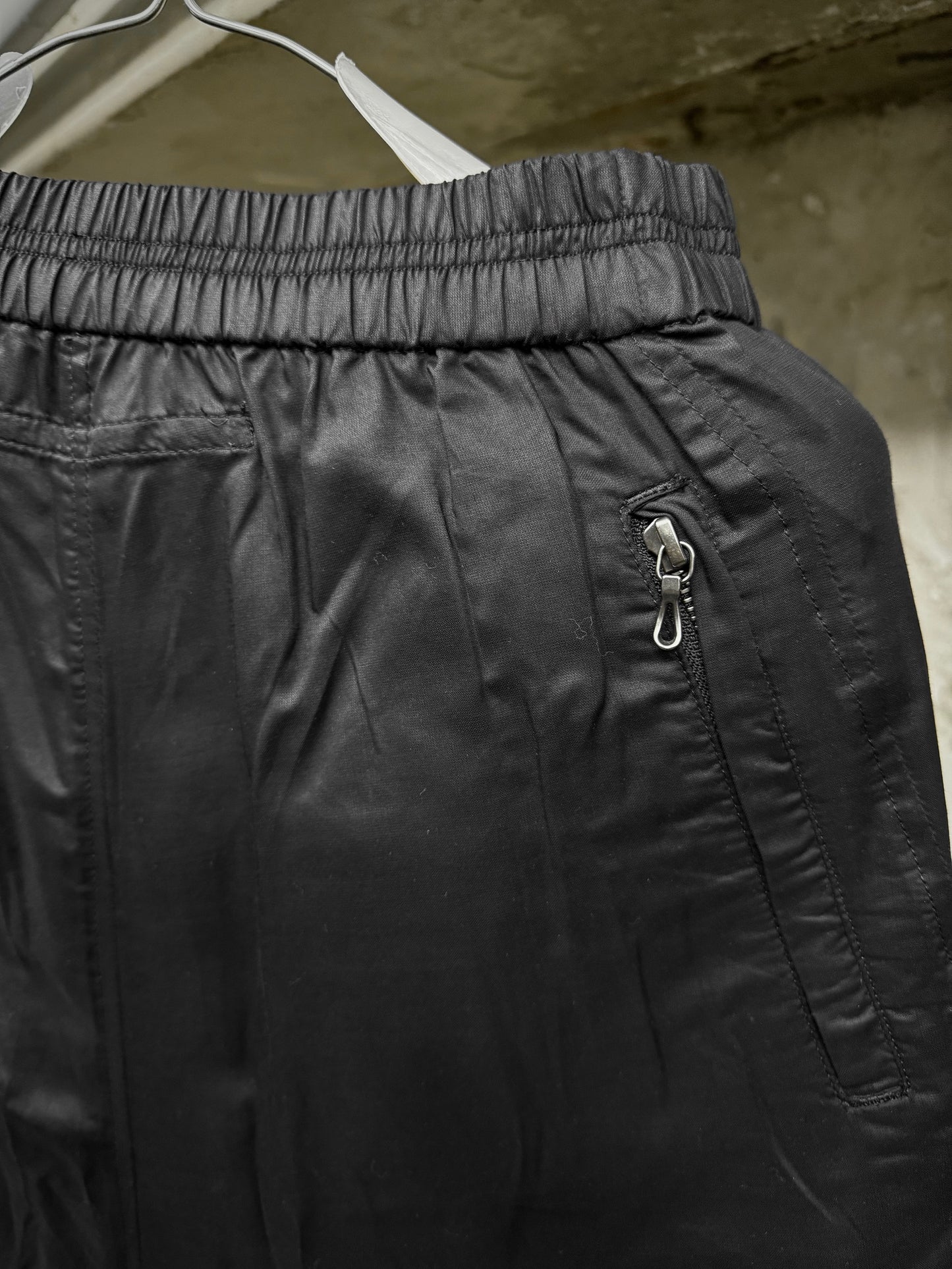 Julius_7 SS19 "MMXIX_7 BEELZEBUB;" Drop-crotch Rayon Nylon Ratine Shorts