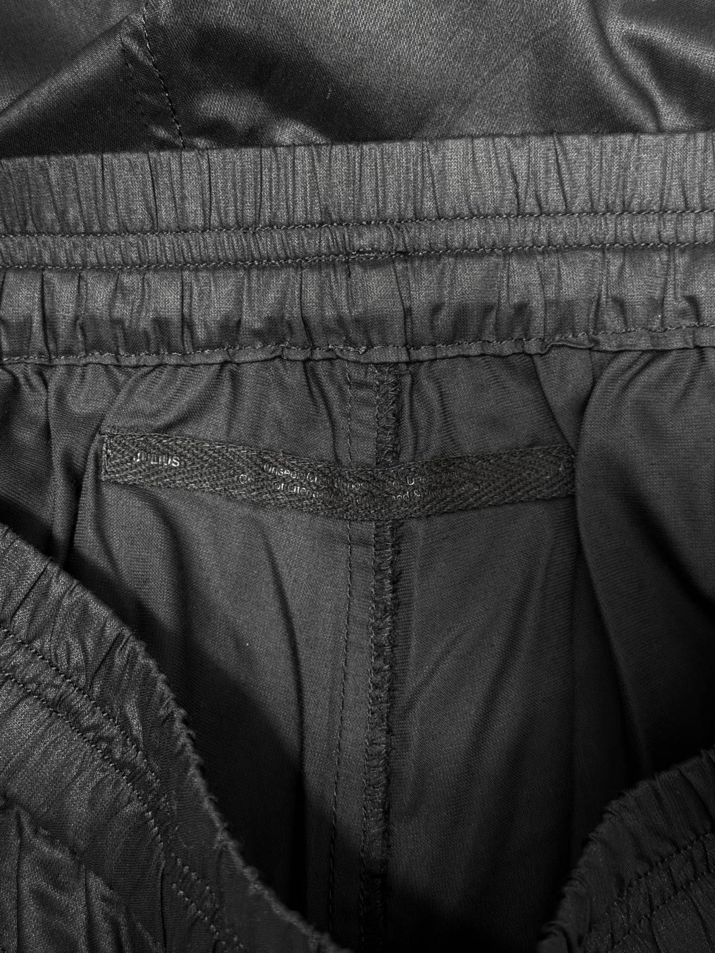 Julius_7 SS19 "MMXIX_7 BEELZEBUB;" Drop-crotch Rayon Nylon Ratine Shorts