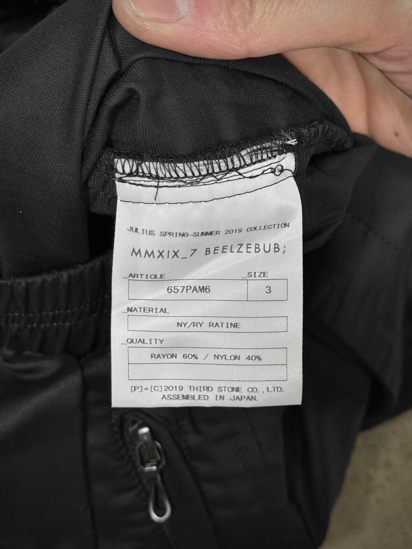 Julius_7 SS19 "MMXIX_7 BEELZEBUB;" Drop-crotch Rayon Nylon Ratine Shorts