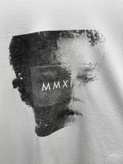 Julius_7 SS19 "MMXIX_7 BEELZEBUB;" White Graphic Raglan T-shirt