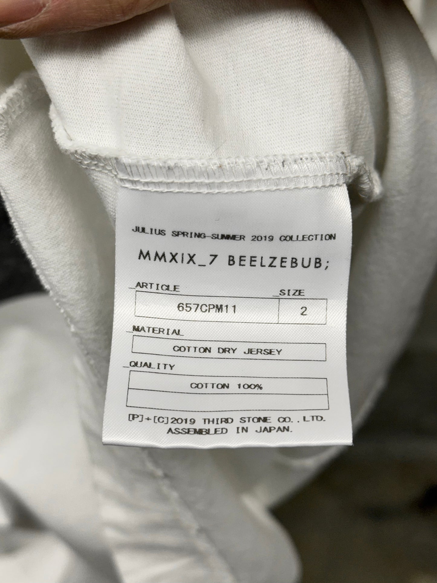 Julius_7 SS19 "MMXIX_7 BEELZEBUB;" White Graphic Raglan T-shirt